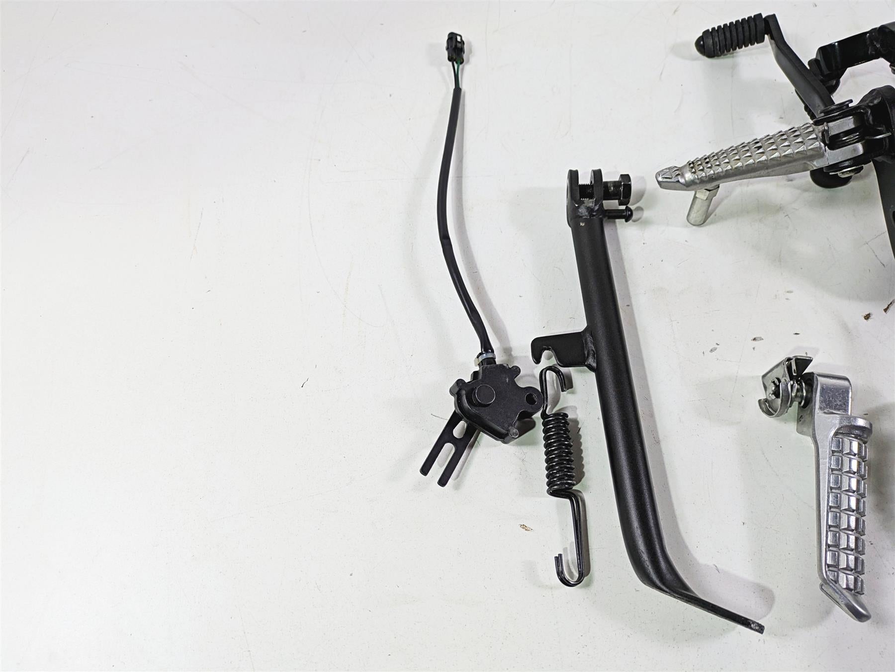 2021 Kawasaki Z125 Pro Front Rear Footpeg Rest Pedal Set 34003-0163-18R {{ shop.shopifyCountryName }} - Mototech271