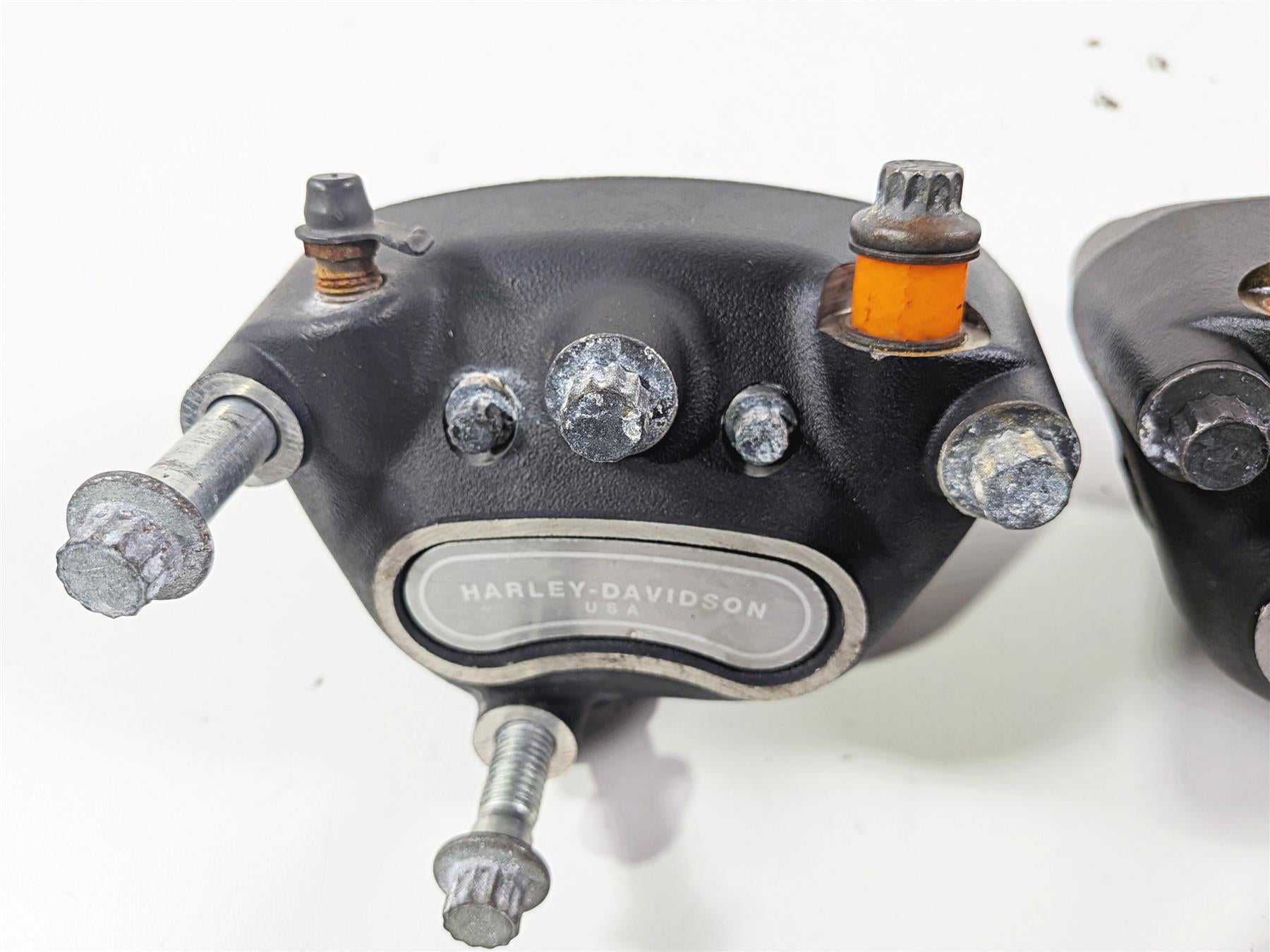 2000 Harley Touring FLHRCI Road King Front Brake Caliper Set 44023-00C 44046-00D {{ shop.shopifyCountryName }} - Mototech271