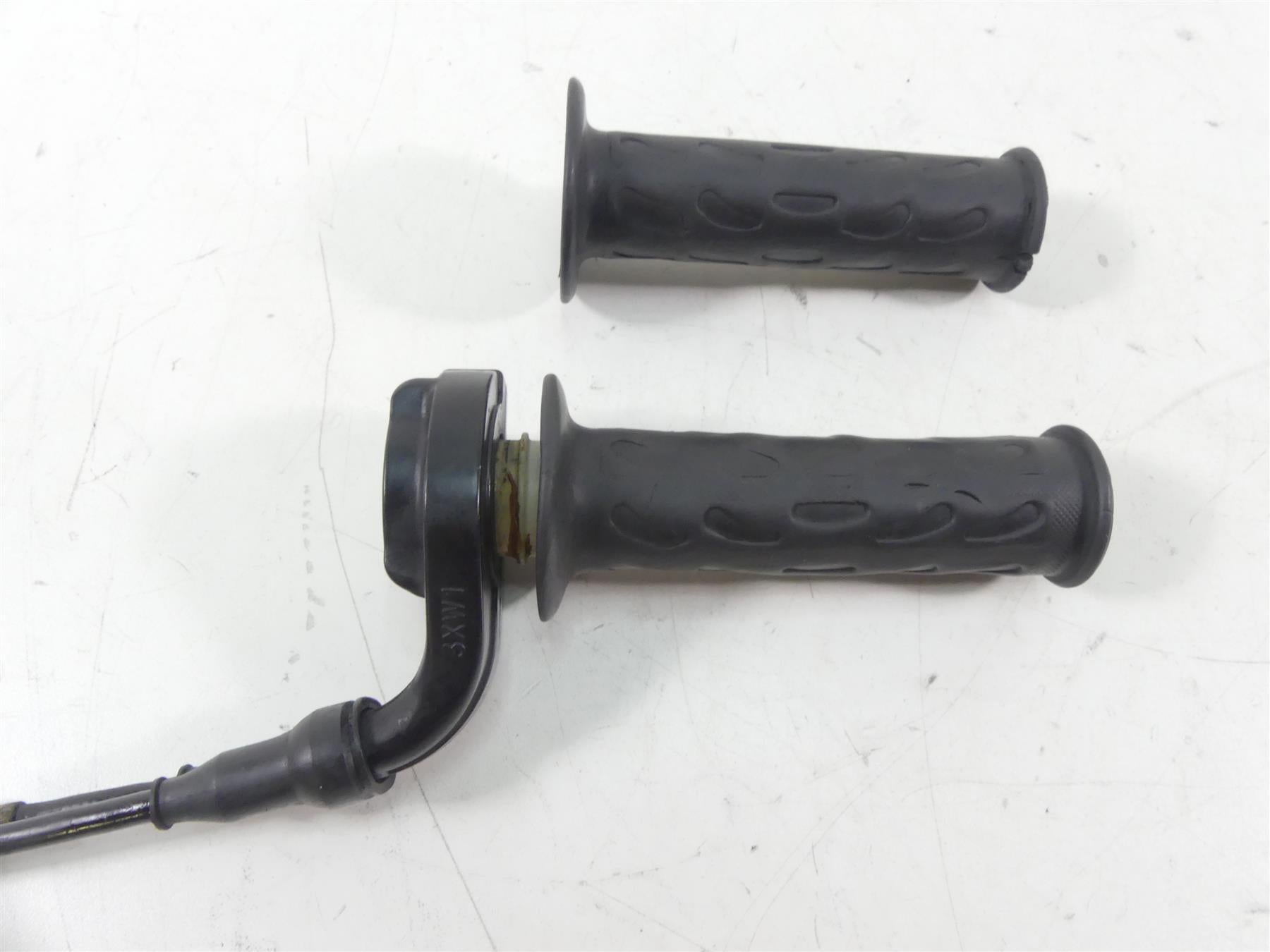 2001 Kawasaki ZX600J2 ZX6R Ninja Throttle Grip & Cables 32099-1193 {{ shop.shopifyCountryName }} - Mototech271