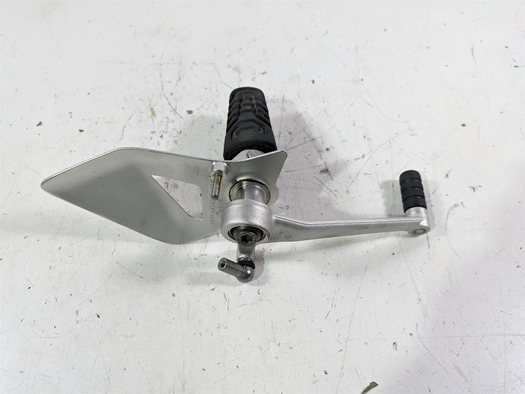 2022 BMW R1250 RT K052 Left Front Footpeg Foot Peg & Shifter Set 46718560382 {{ shop.shopifyCountryName }} - Mototech271