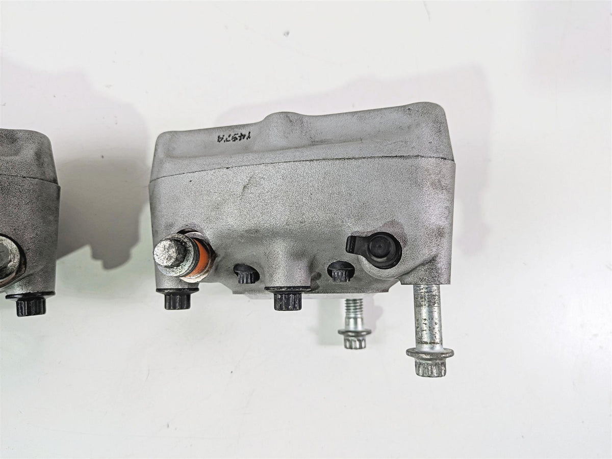 2007 Harley Touring FLHRSE CVO Road King Front Brake Caliper Set 44381-99C {{ shop.shopifyCountryName }} - Mototech271