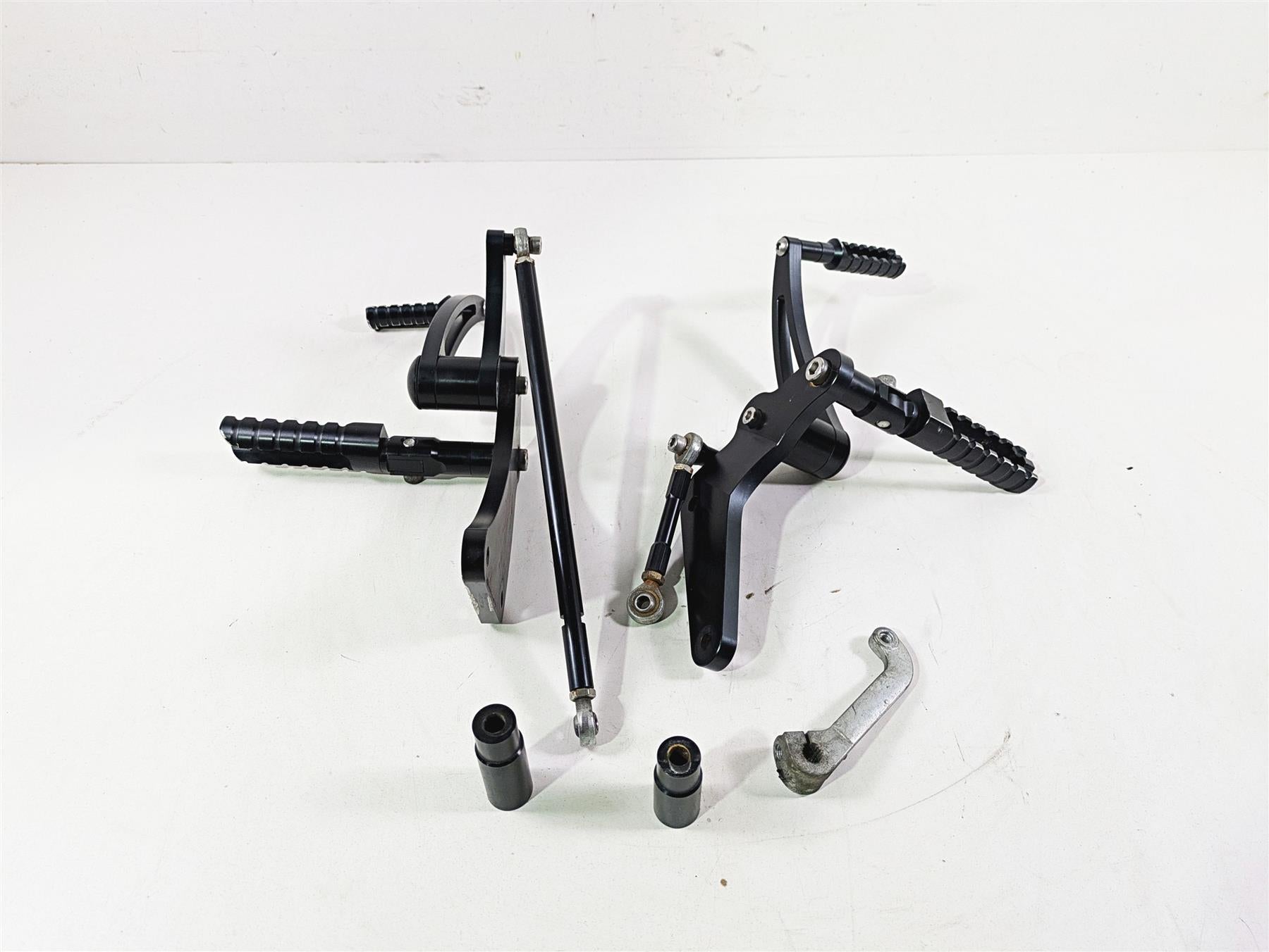 2021 Harley Softail FXST Standard Tarazon Fw Control Footrests - Read ?RSHD-SB18 {{ shop.shopifyCountryName }} - Mototech271