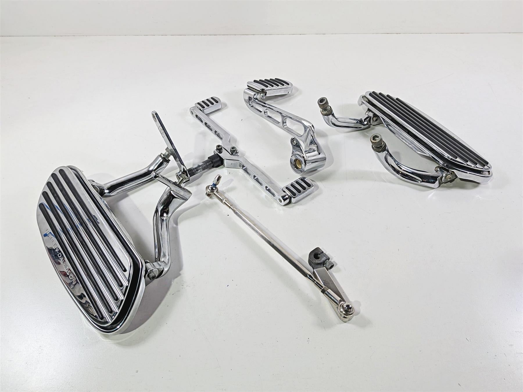 2006 Harley Touring FLHTCU SE CVO Electra Glide Left Floorboard Set 51055-04-Mototech271