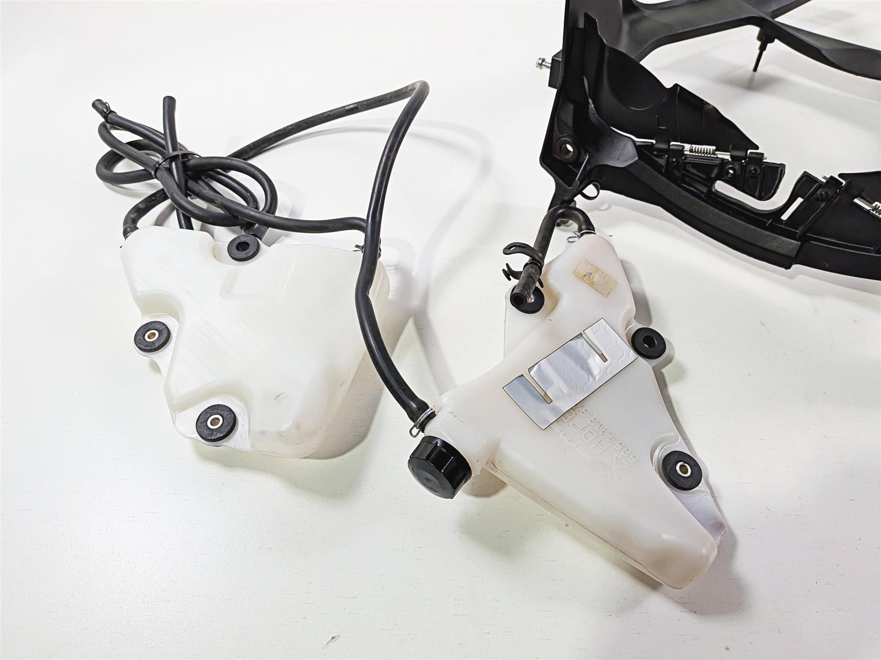2019 Ducati Panigale V4S V4 S Corse Radiator Shroud & Reservoir Set 48411501C {{ shop.shopifyCountryName }} - Mototech271