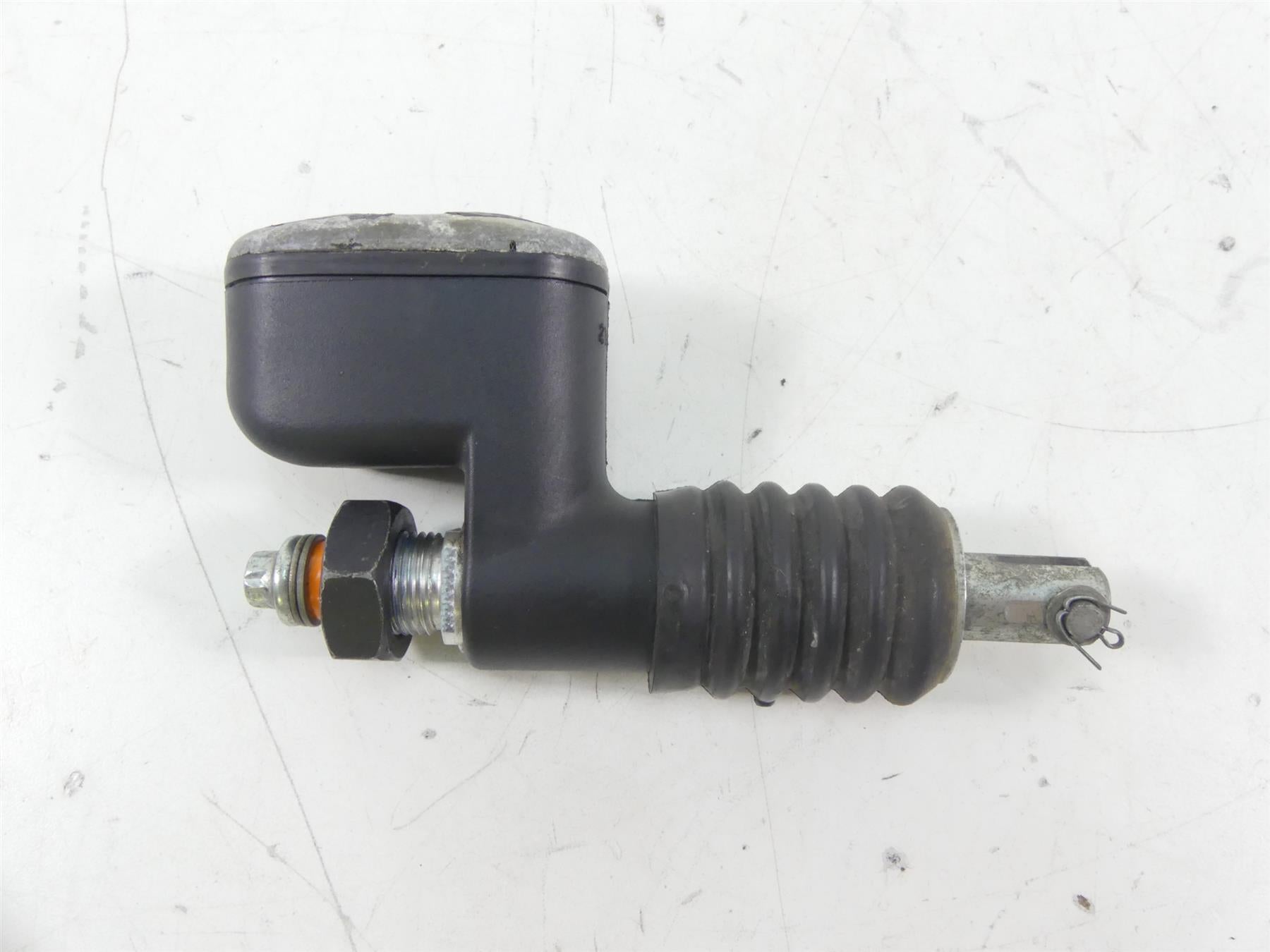 2006 Harley Touring FLHTCUI Electra Glide Rear Brake Master Cylinder 41767-05E