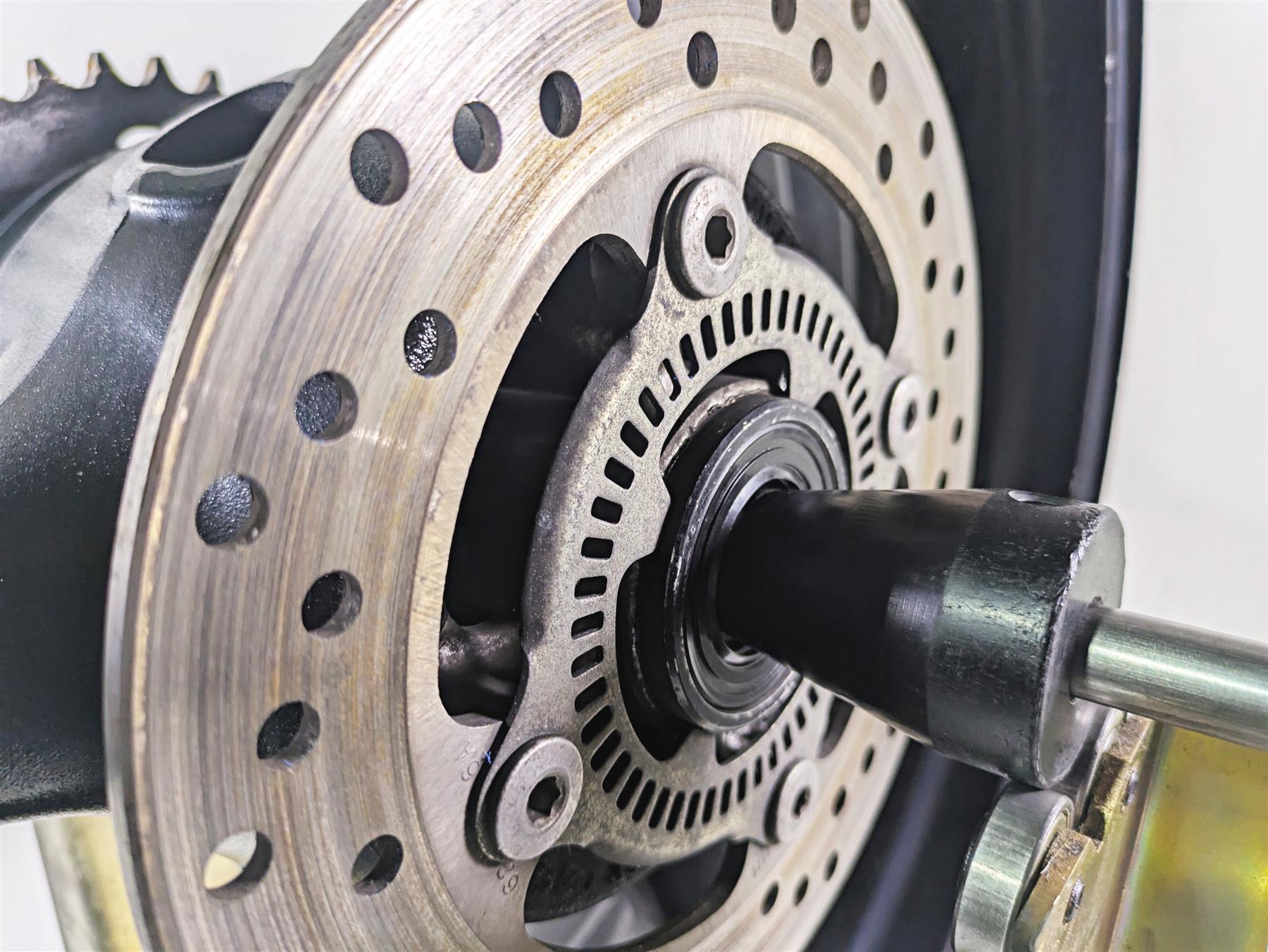 2016 Kawasaki ZX10R Ninja Straight 17x6 Rear Wheel Rim 41073-0688-18F {{ shop.shopifyCountryName }} - Mototech271