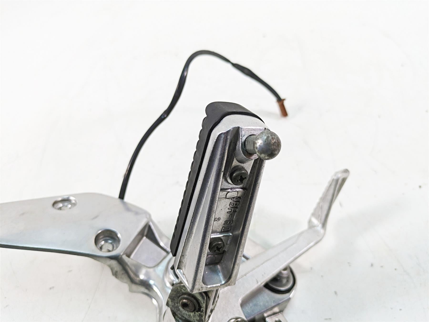 2002 Yamaha FZ1 FZS1000 Fazer Right Rider Footpeg & Brake Pedal 5LV-27443-01-00 {{ shop.shopifyCountryName }} - Mototech271