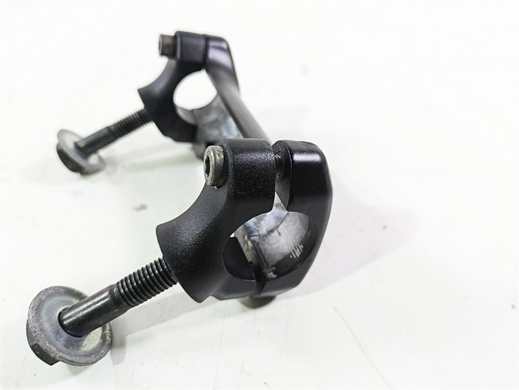 2018 Indian Chieftain Limited Handlebar Riser Holder Set 5139656 {{ shop.shopifyCountryName }} - Mototech271