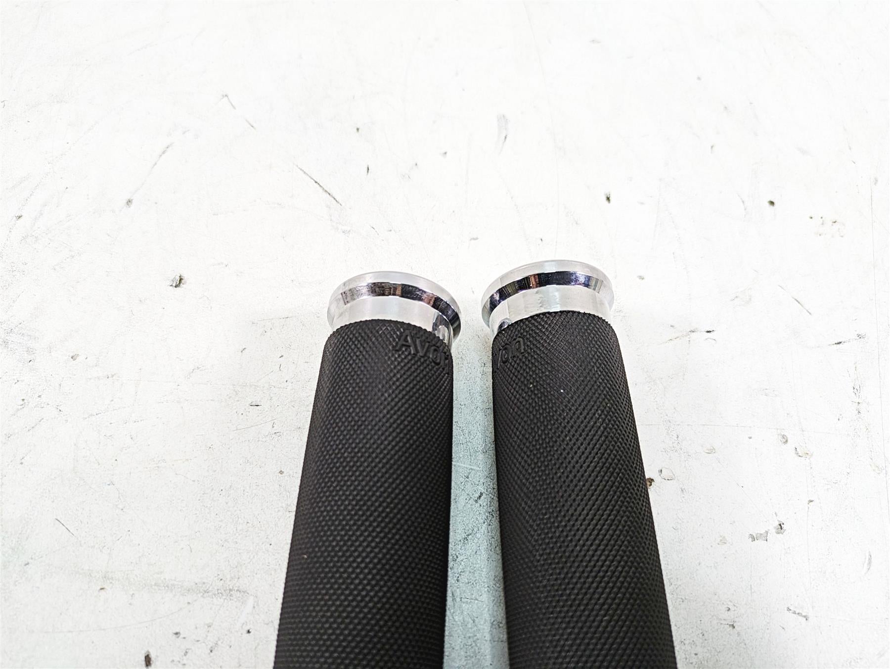 2010 Harley Touring FLHTCU Electra Glide Nice Avon Hand Grip Set CC-85-CH-FLY {{ shop.shopifyCountryName }} - Mototech271