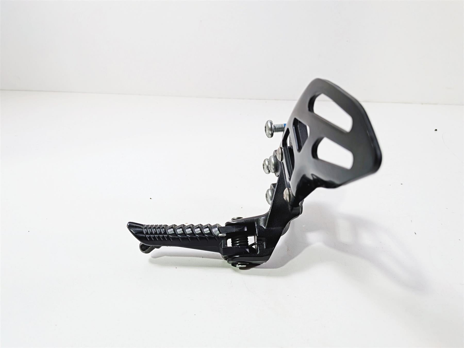 2024 Suzuki GSXR 600 Left Front Footpeg & Shifter 43521-47H20 25600-14J11 {{ shop.shopifyCountryName }} - Mototech271