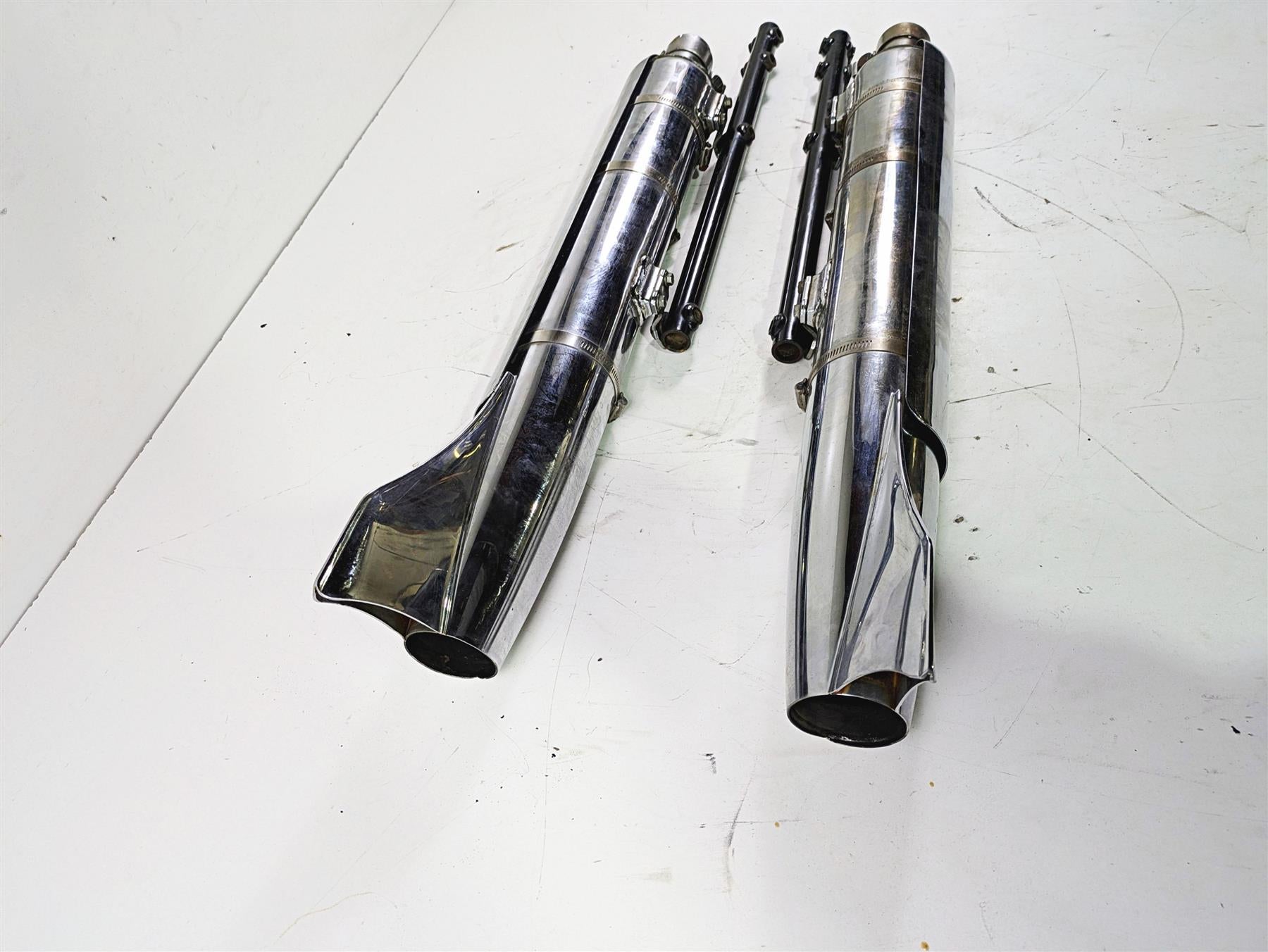 2005 Harley Softail FLSTSCI Heritage Springer Exhaust Pipe Muffler READ 65751-05 {{ shop.shopifyCountryName }} - Mototech271