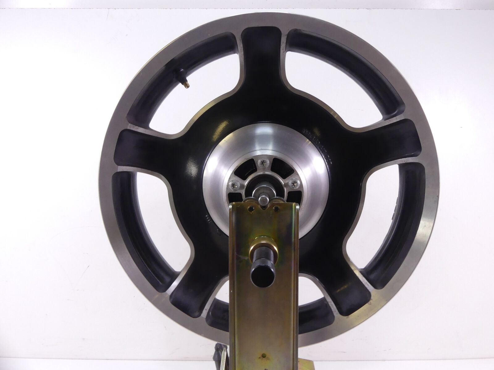 2010 Harley Touring FLHX Street Glide Straight Front Wheel Rim 18x3.5 43300164