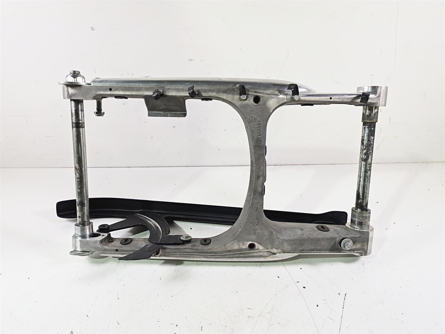 2012 Harley VRSCF Muscle V Rod Swingarm Swing Arm & Guards 48606-07A {{ shop.shopifyCountryName }} - Mototech271
