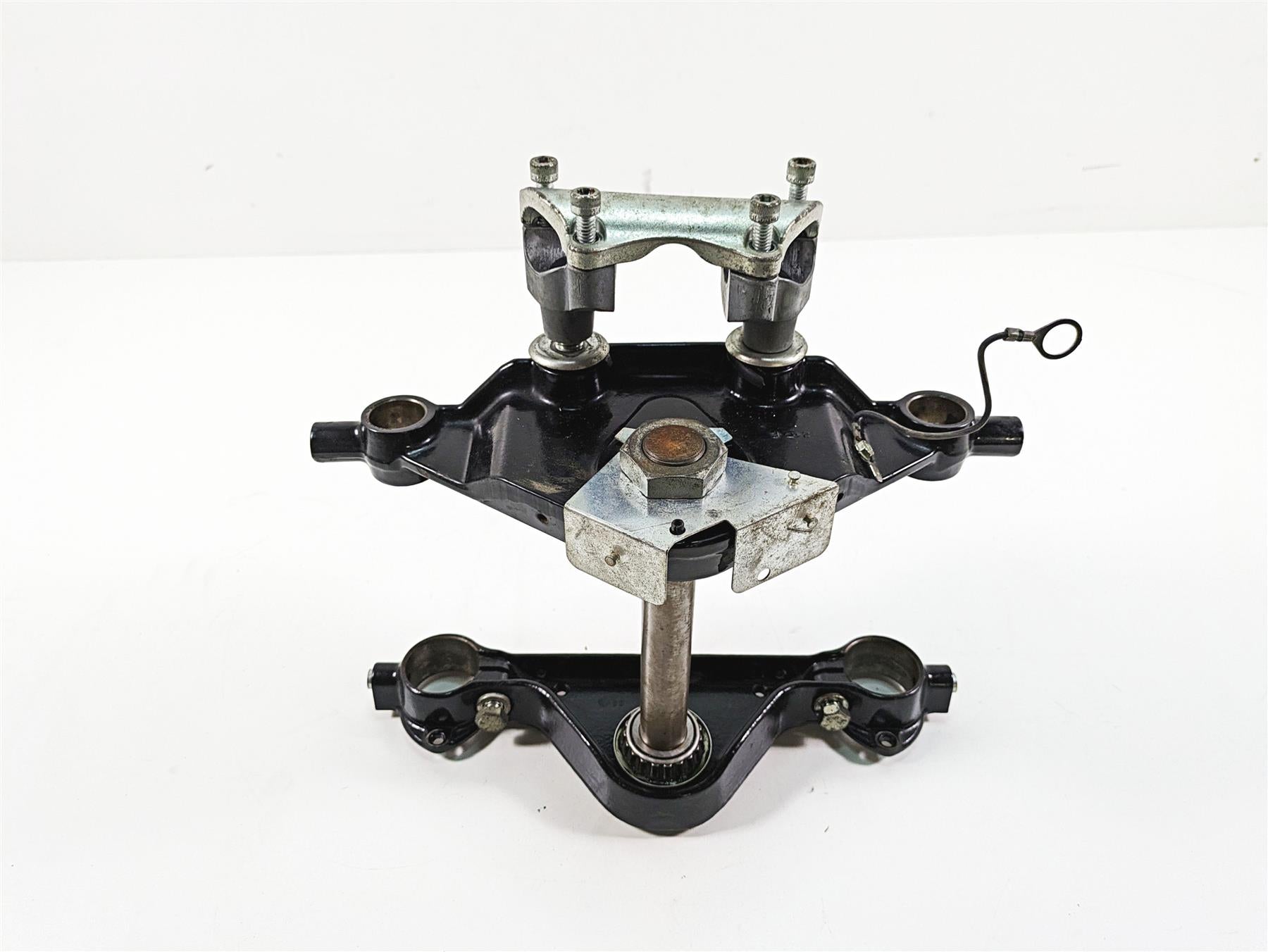 2006 Harley Touring FLHXI Street Glide Upper Lower Triple Tree Set 45446-87A {{ shop.shopifyCountryName }} - Mototech271