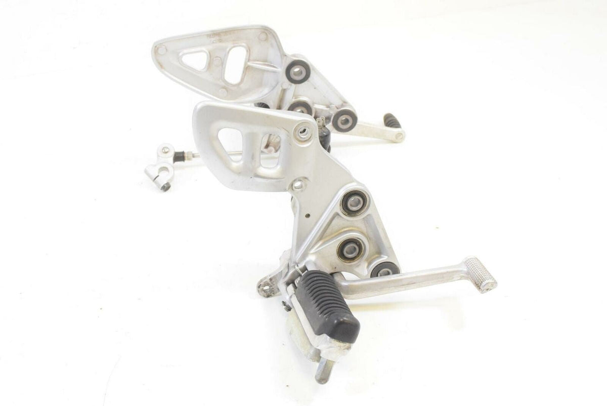 2005 Suzuki GSX1300 R Hayabusa Front Rider Driver Foot Peg Footpeg Set 43510-24F {{ shop.shopifyCountryName }} - Mototech271