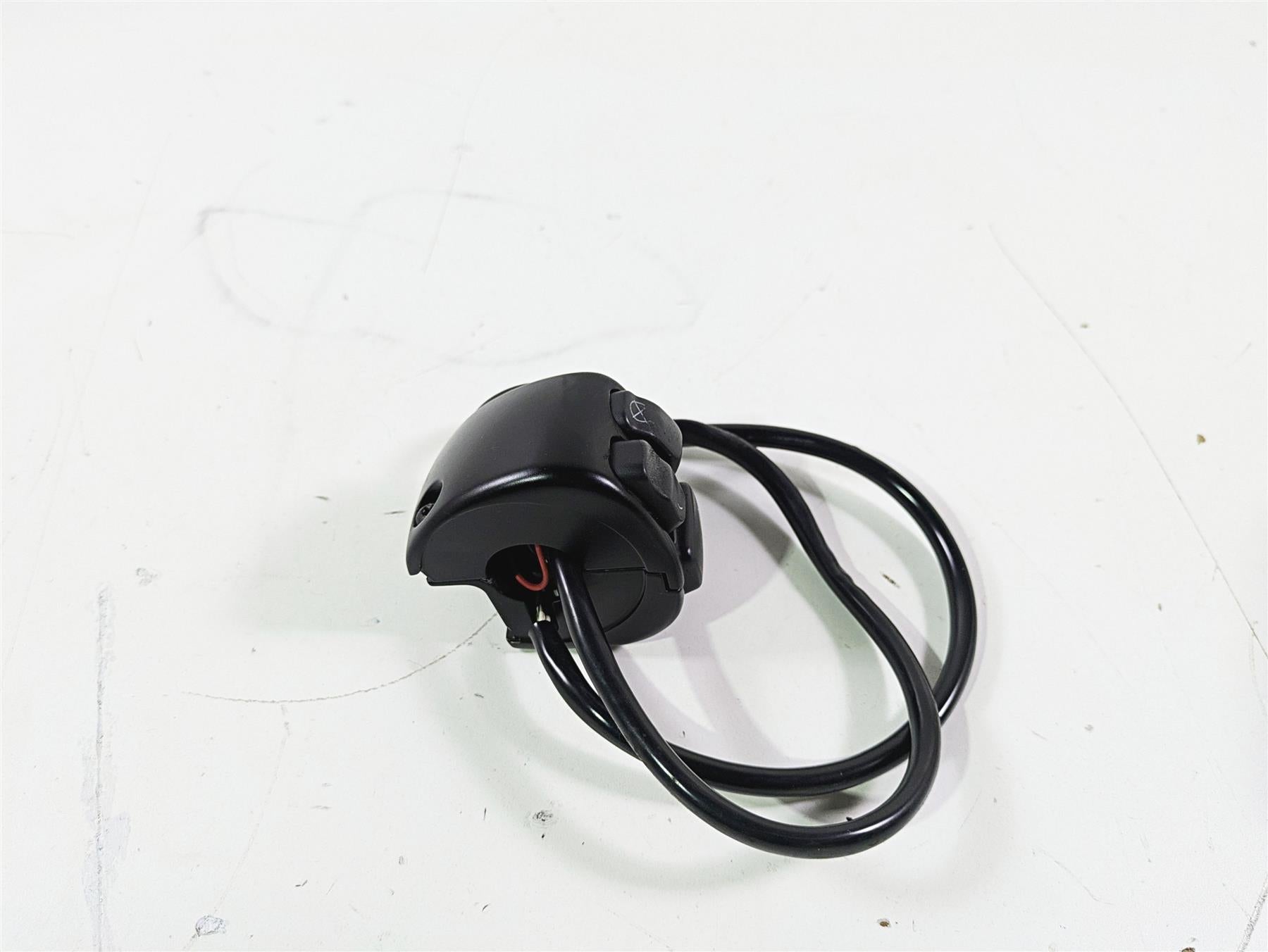 2017 Harley FLS Softail Slim Right Hand Start Stop Control Switch 71500297 {{ shop.shopifyCountryName }} - Mototech271
