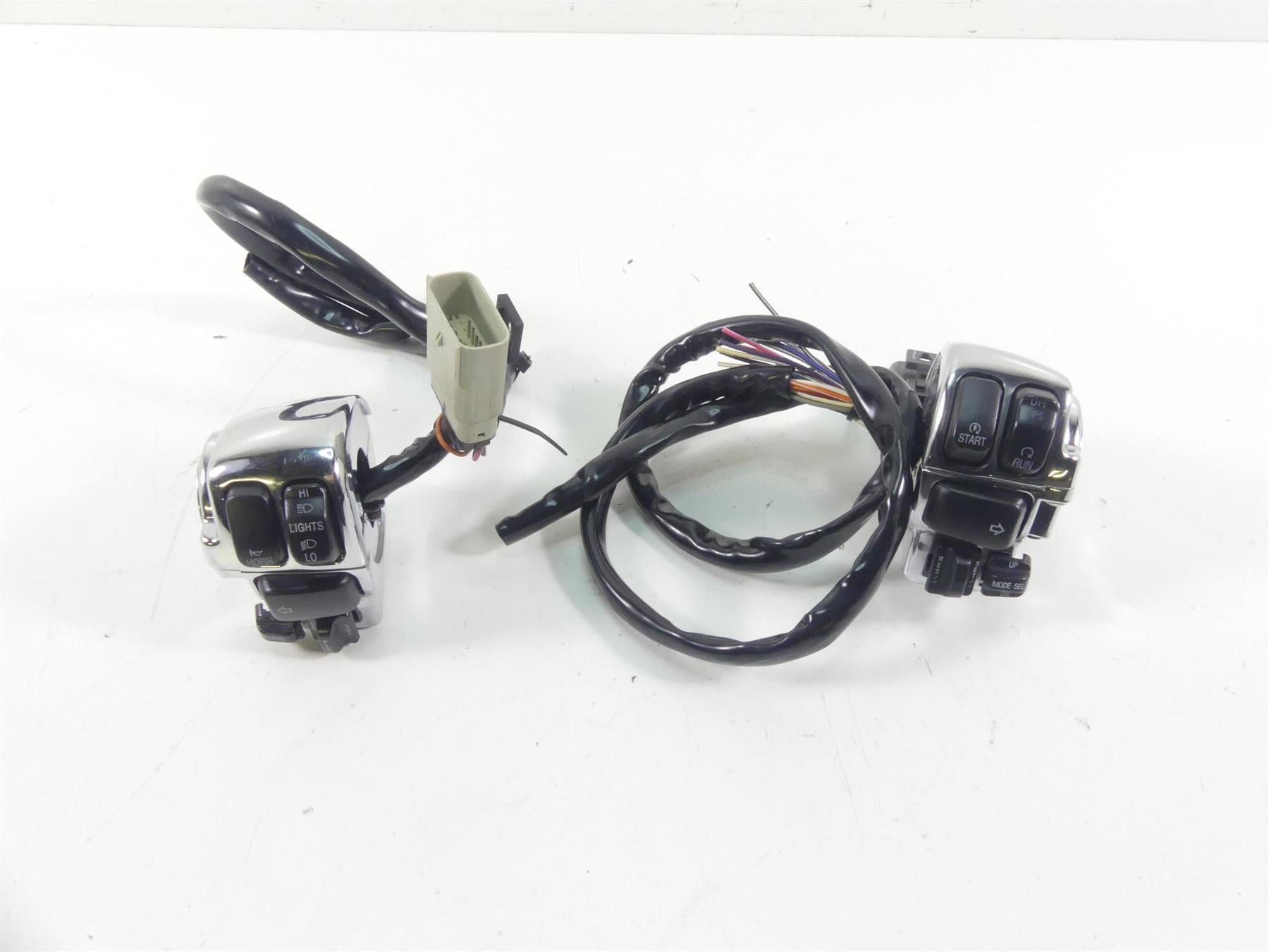 2009 Harley FLHTCU SE4 CVO E-Glide Left Right Chrome Control Switch Set 56866-06 {{ shop.shopifyCountryName }} - Mototech271