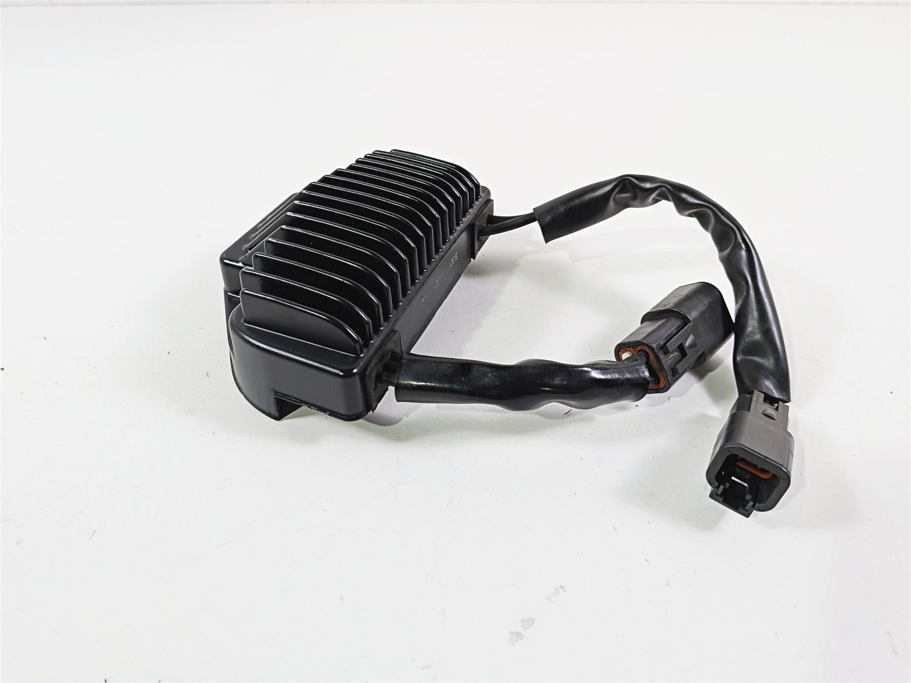 2006 Harley Davidson Dyna FXDBI Street Bob Rectifier Voltage Regulator 74631-06 {{ shop.shopifyCountryName }} - Mototech271