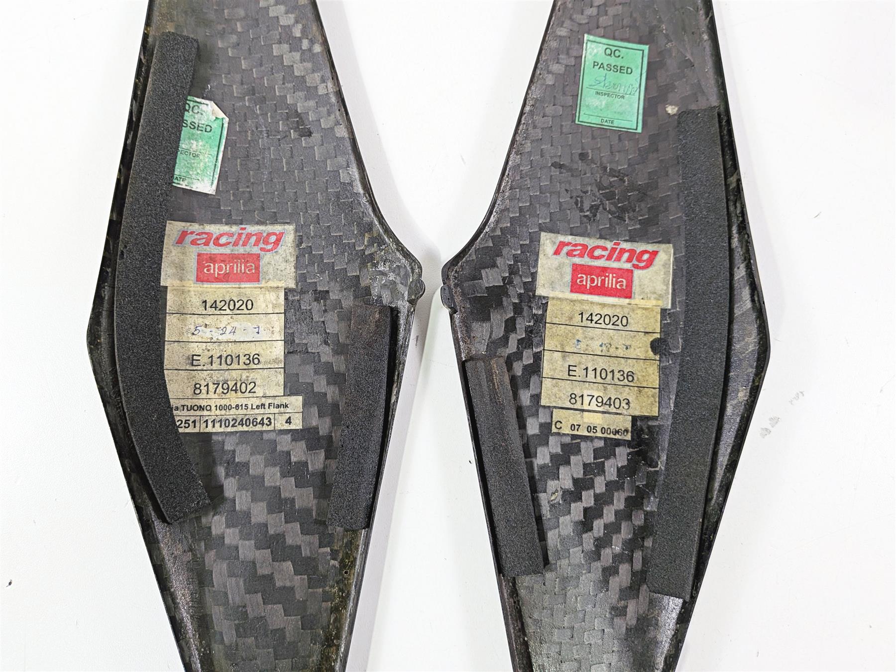2008 Aprilia RSVR 1000 Factory Carbon Under Seat Side Cover Set 8179402 {{ shop.shopifyCountryName }} - Mototech271