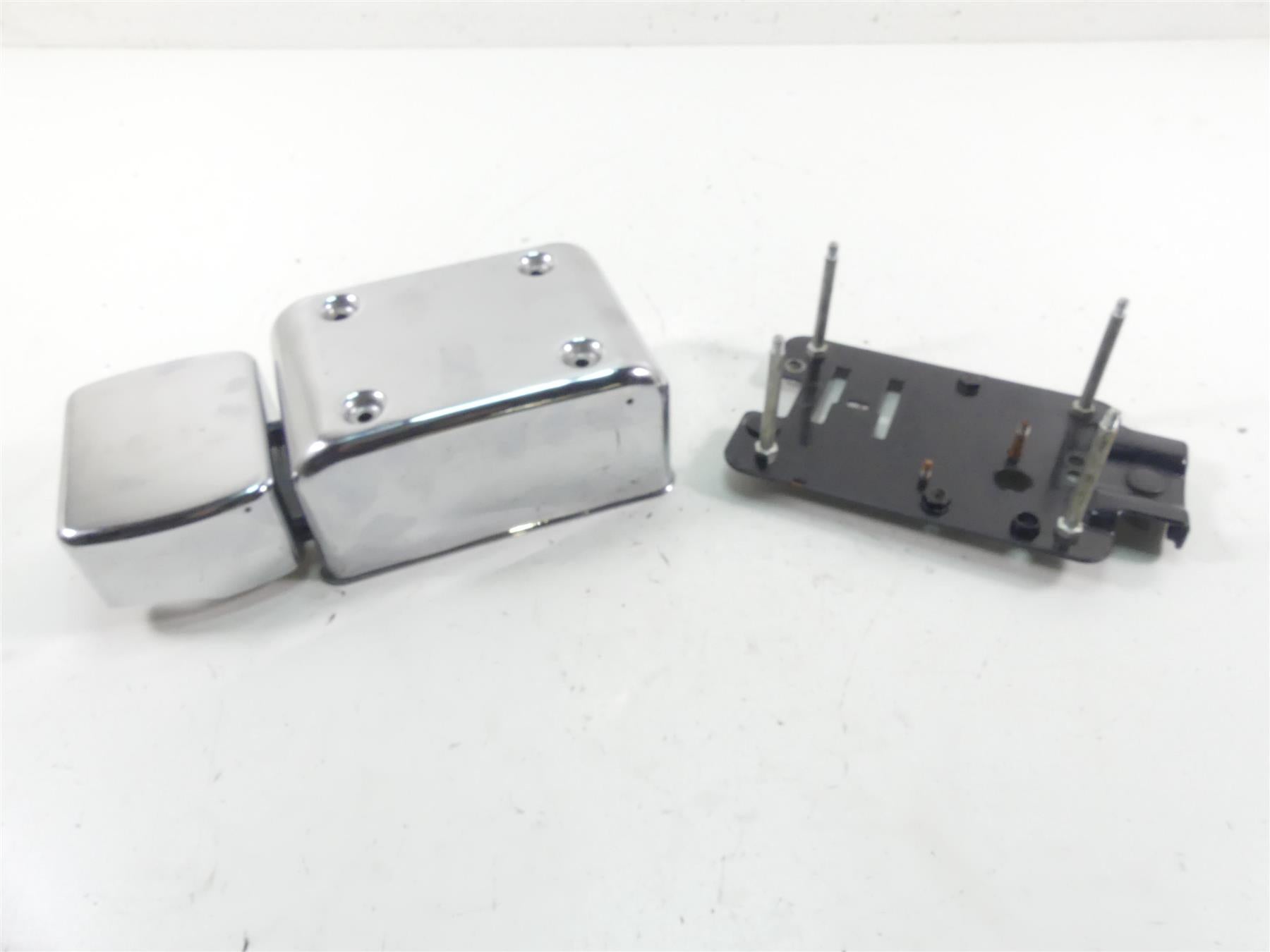 1998 Harley Dyna FXDL Low Rider Electrical Box Carrier + Chrome Cover 66333-90 {{ shop.shopifyCountryName }} - Mototech271