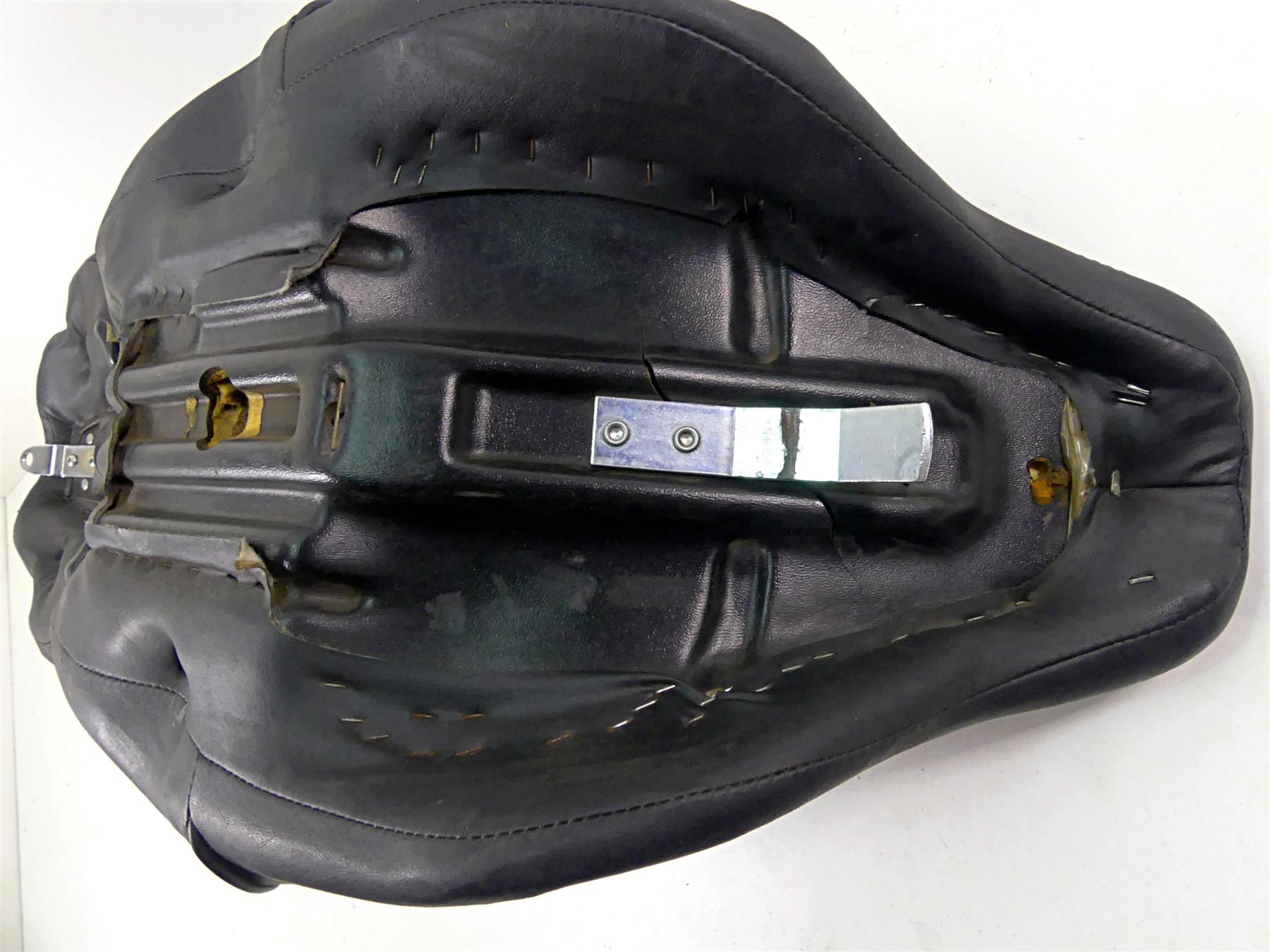 2003 Harley Touring FLHTCI E-Glide 100TH Standard Seat Saddle - Read 52164-97E {{ shop.shopifyCountryName }} - Mototech271