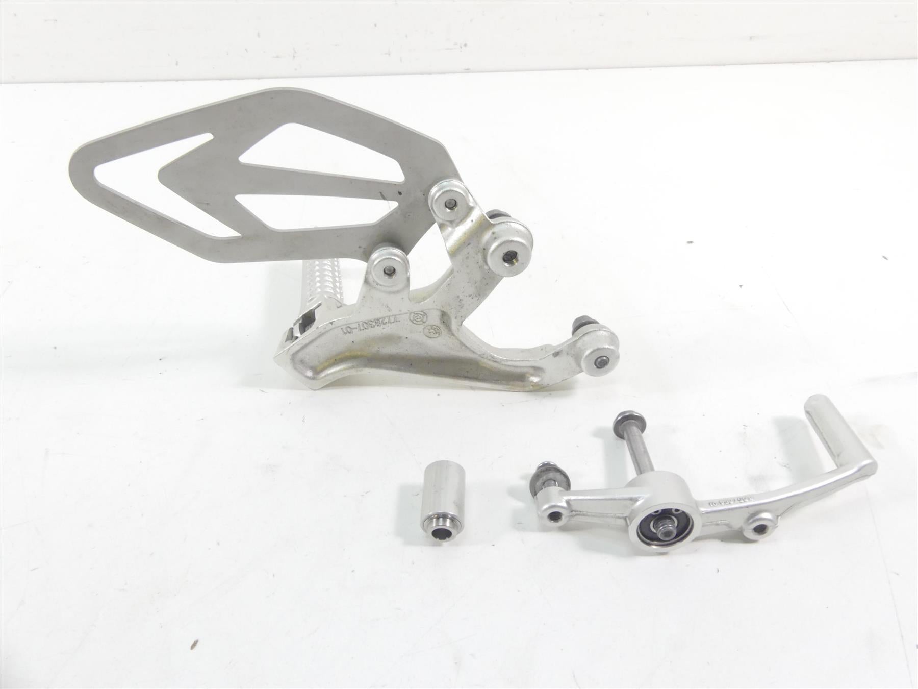 2018 BMW S1000RR K46 Left Front Foot Peg Footpeg Set & Shifter Lever 46717728307 {{ shop.shopifyCountryName }} - Mototech271