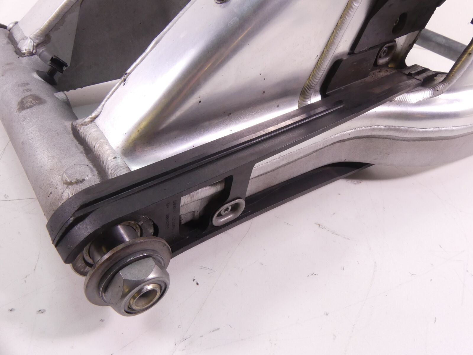 2014 BMW S1000RR K42 HP4 Rear Swing Arm Swingarm 28mm Axle 33358543490 {{ shop.shopifyCountryName }} - Mototech271