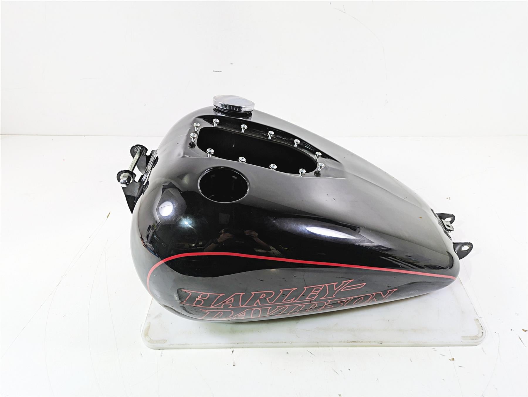 2015 Harley FXDL Dyna Low Rider Fuel Gas Petrol Tank -READ 61593-10 {{ shop.shopifyCountryName }} - Mototech271