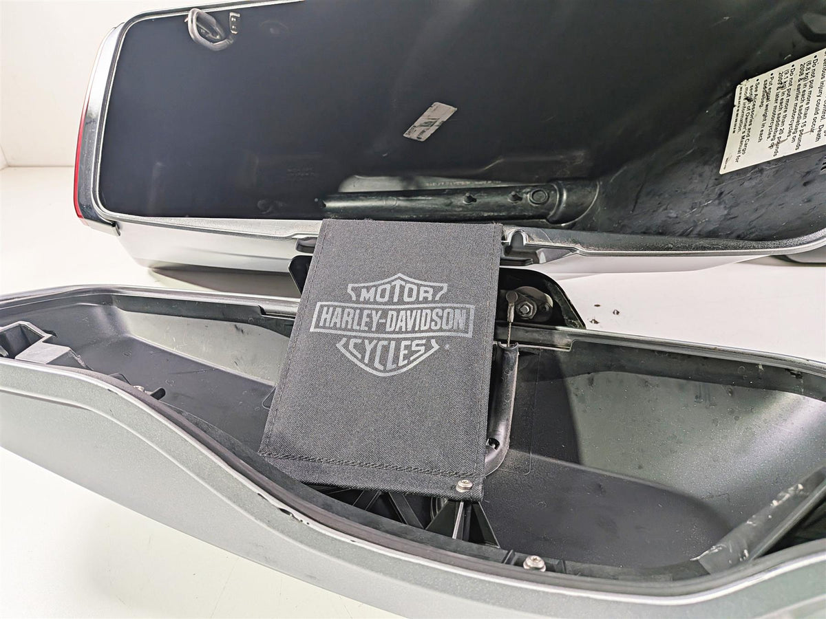 2020 Harley Touring FLTRK Road Glide Left Right Saddlebag Set 90200412 90200414 {{ shop.shopifyCountryName }} - Mototech271