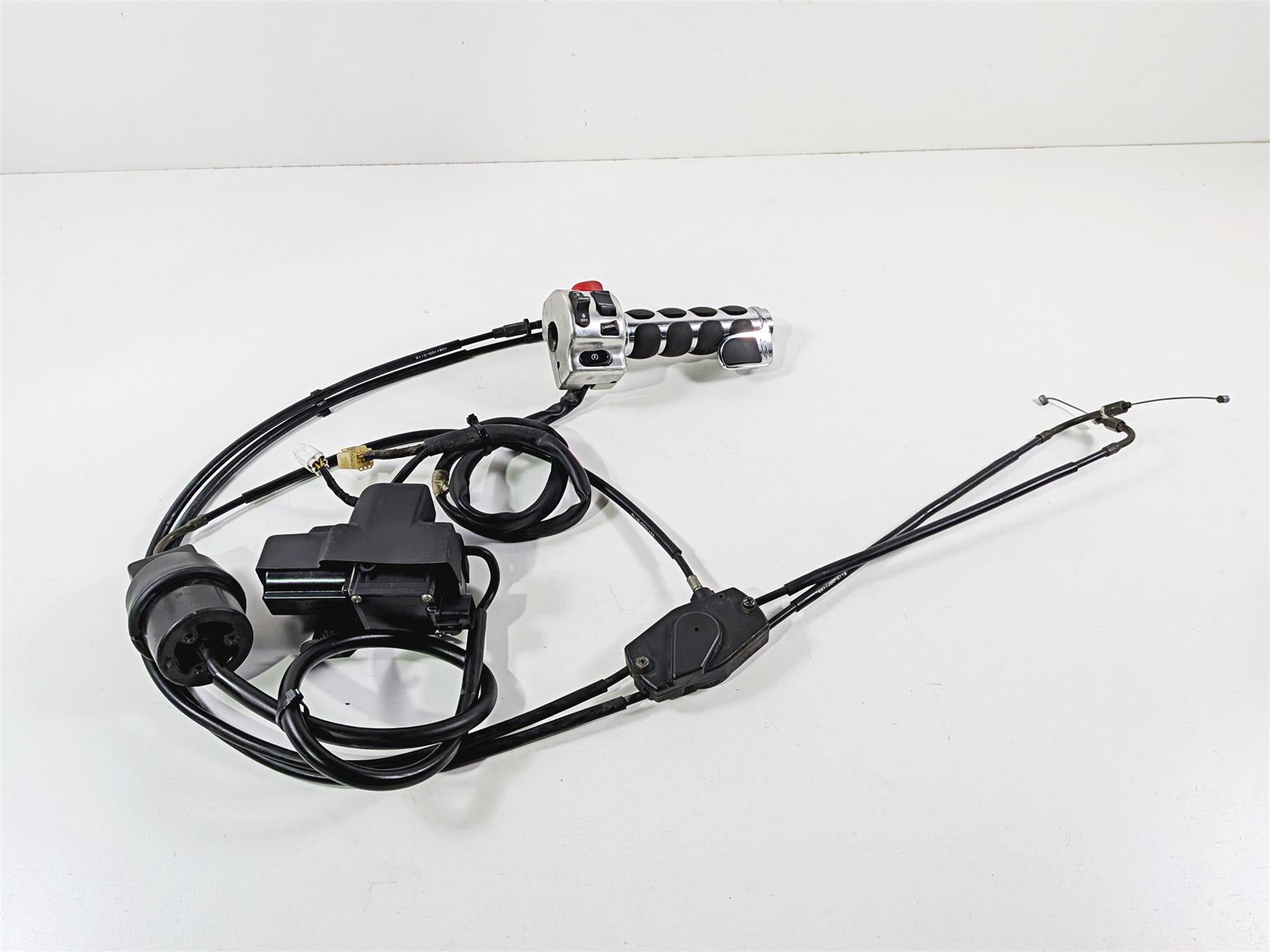 2006 Yamaha XVZ1300 Royal Star Right Hand Cruise Control Switch 1D6-83969-00-00 {{ shop.shopifyCountryName }} - Mototech271