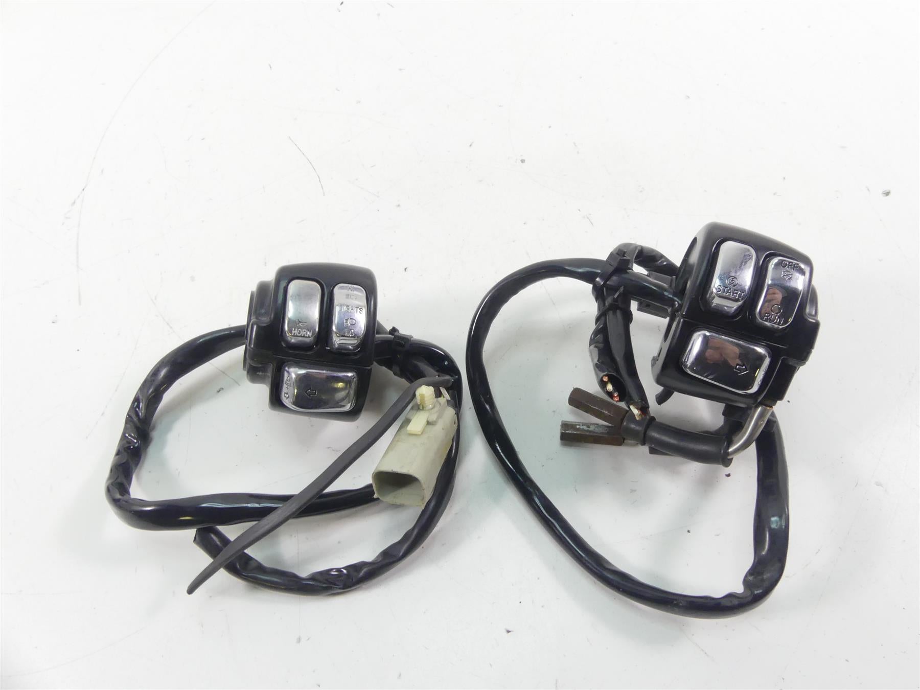 2008 Harley FXCWC Softail Rocker C Left Right Hand Control Switch Set 71682-06A | Mototech271