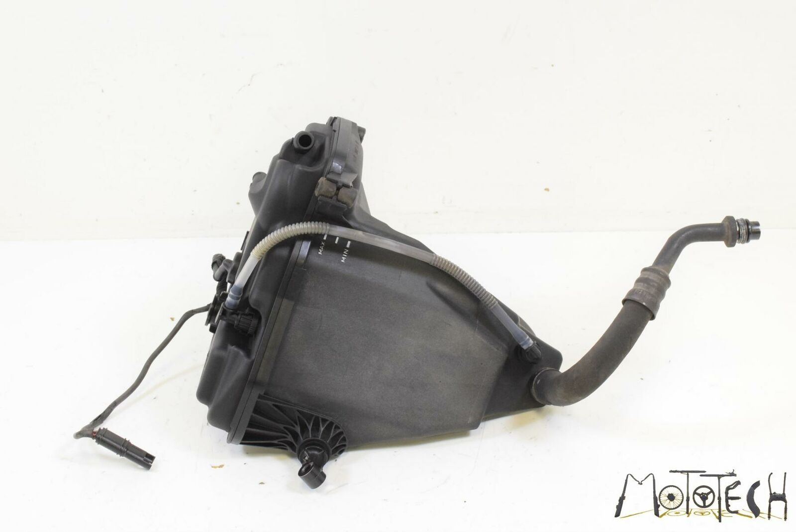 2009 BMW K1300 K1300S K40 Oil Tank Reservoir Assembly 770755101 {{ shop.shopifyCountryName }} - Mototech271