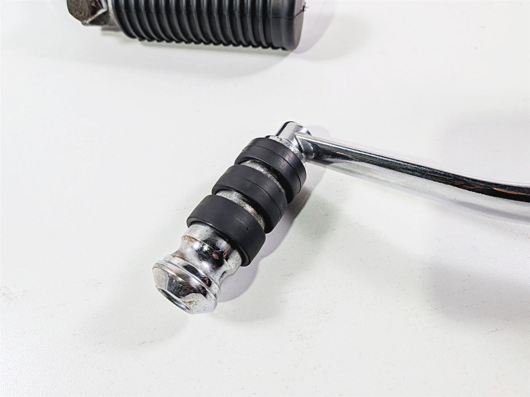 2014 Harley FXDL Dyna Low Rider Left Rider Mid Footpeg & Shifter 50500279 {{ shop.shopifyCountryName }} - Mototech271