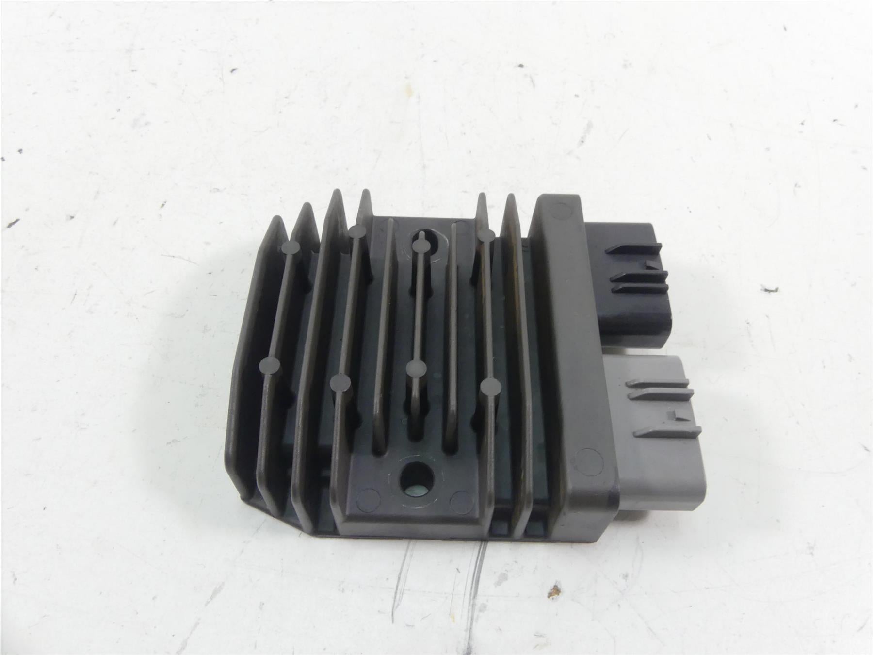 2017 Triumph Thruxton 1200 R Rectifier Voltage Regulator FH020AA T1300679 {{ shop.shopifyCountryName }} - Mototech271