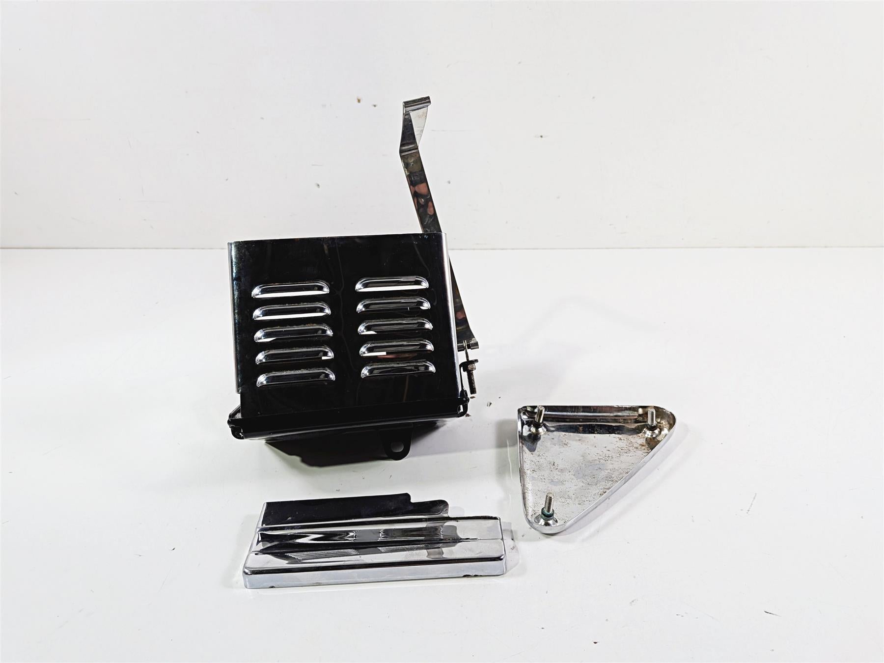 1995 Harley XL883 Sportster Hugger Battery Holder, Cover & Triangle 66194-94A {{ shop.shopifyCountryName }} - Mototech271
