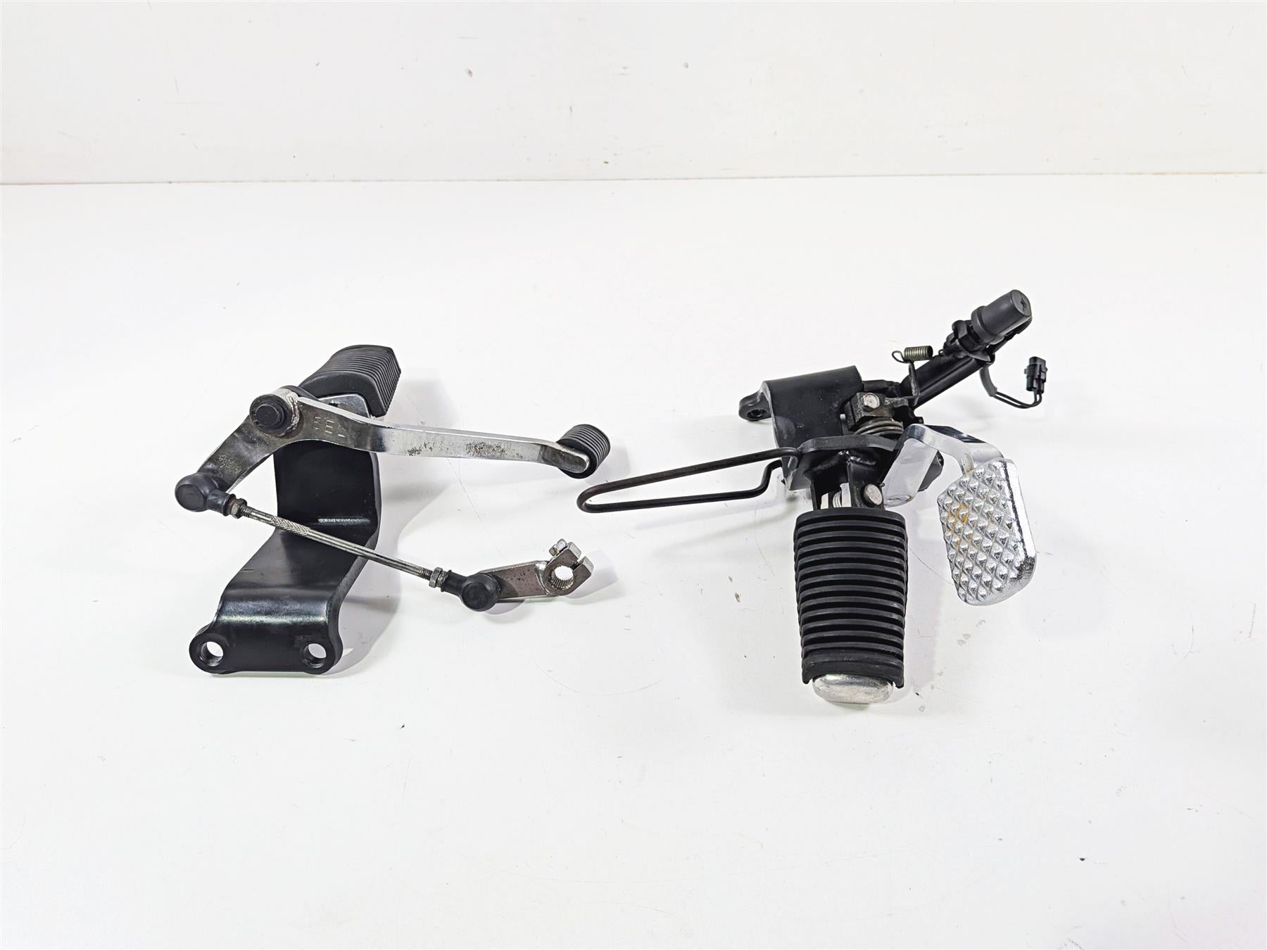 2007 Yamaha XVS1100 V-Star Custom Front Footpegs & Foot Lever Set 5EL-27410-00 {{ shop.shopifyCountryName }} - Mototech271
