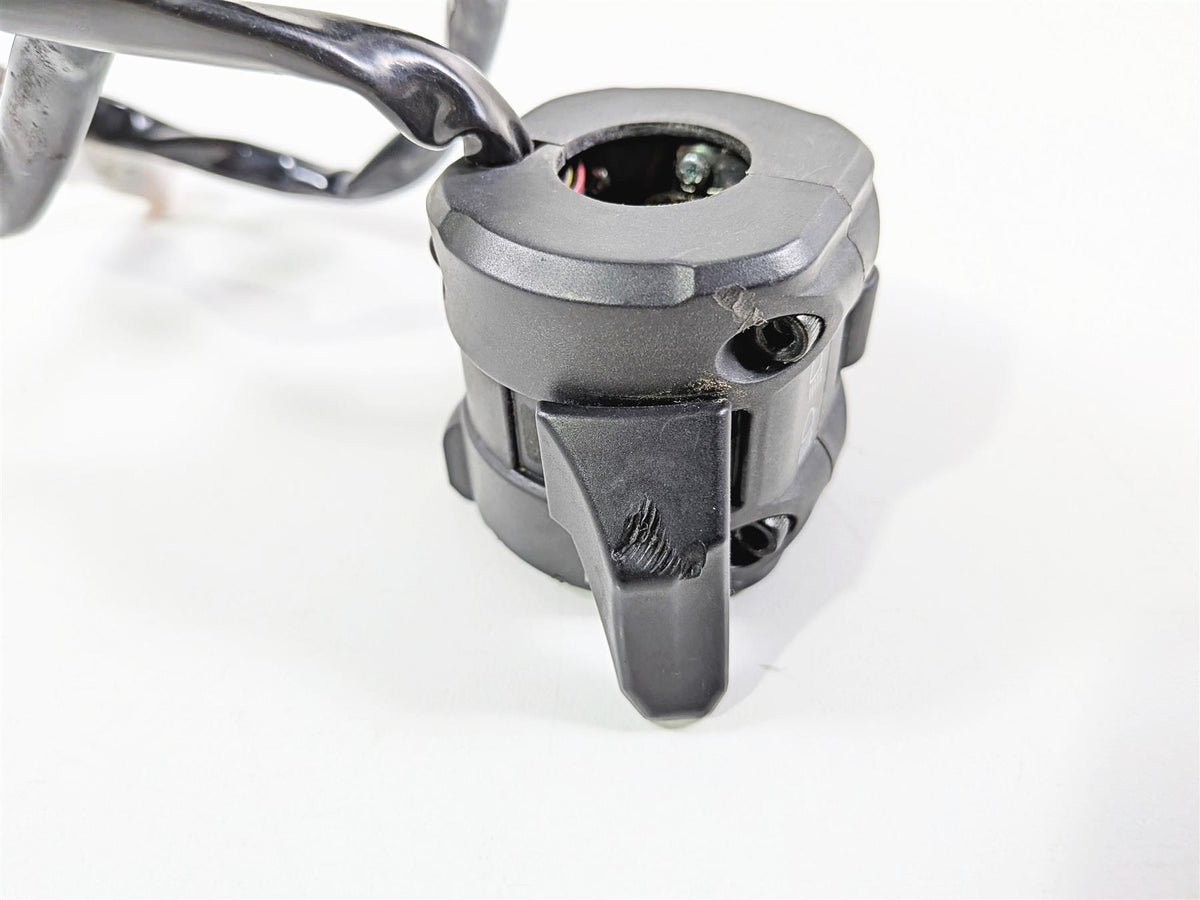 2019 Ducati 959 Panigale Left Hand Turn Signal Control Switch - Read 65110132A {{ shop.shopifyCountryName }} - Mototech271