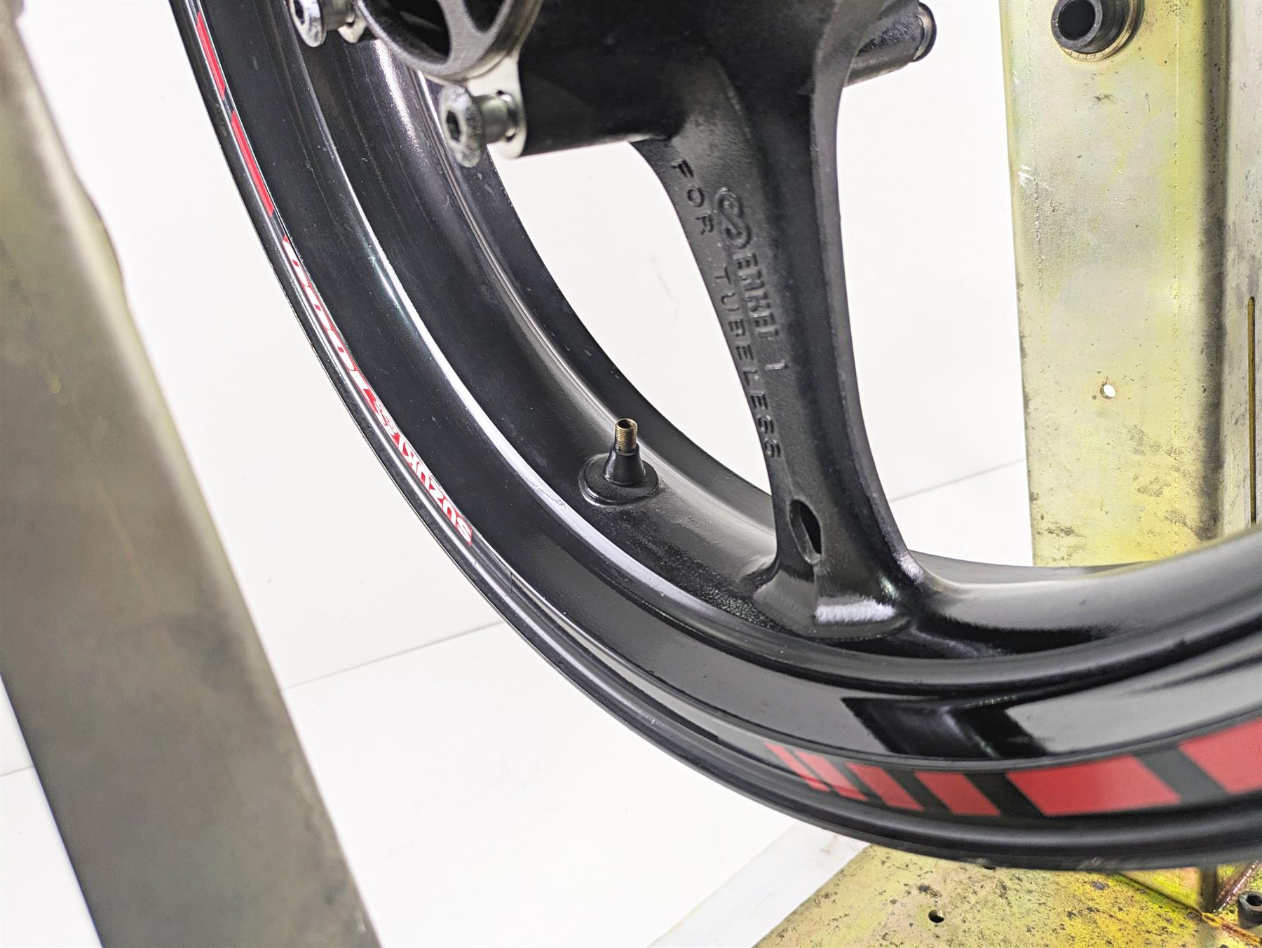 2006 Suzuki GSXR1000 K6 Front Wheel Rim 17x3.5 - READ - 54111-41G10-019 {{ shop.shopifyCountryName }} - Mototech271