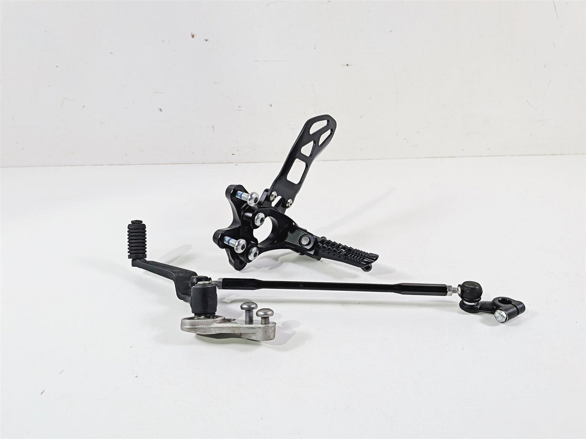 2024 Suzuki GSXR600 Left Front Footpeg & Shifter 43521-47H20 25600-14J11 {{ shop.shopifyCountryName }} - Mototech271