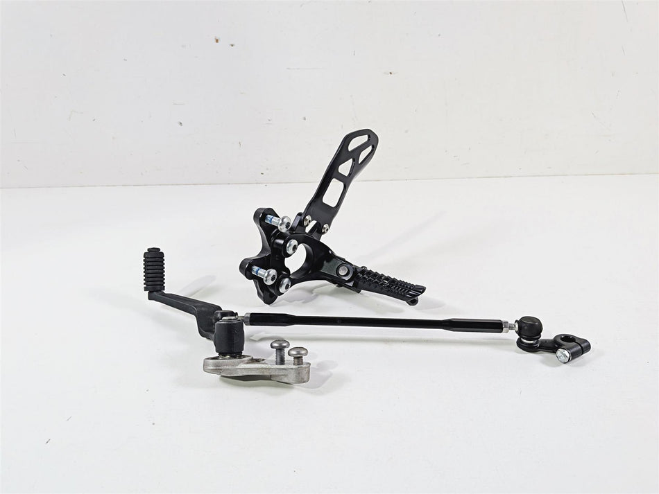 2024 Suzuki GSXR600 Left Front Footpeg & Shifter 43521-47H20 25600-14J11 {{ shop.shopifyCountryName }} - Mototech271