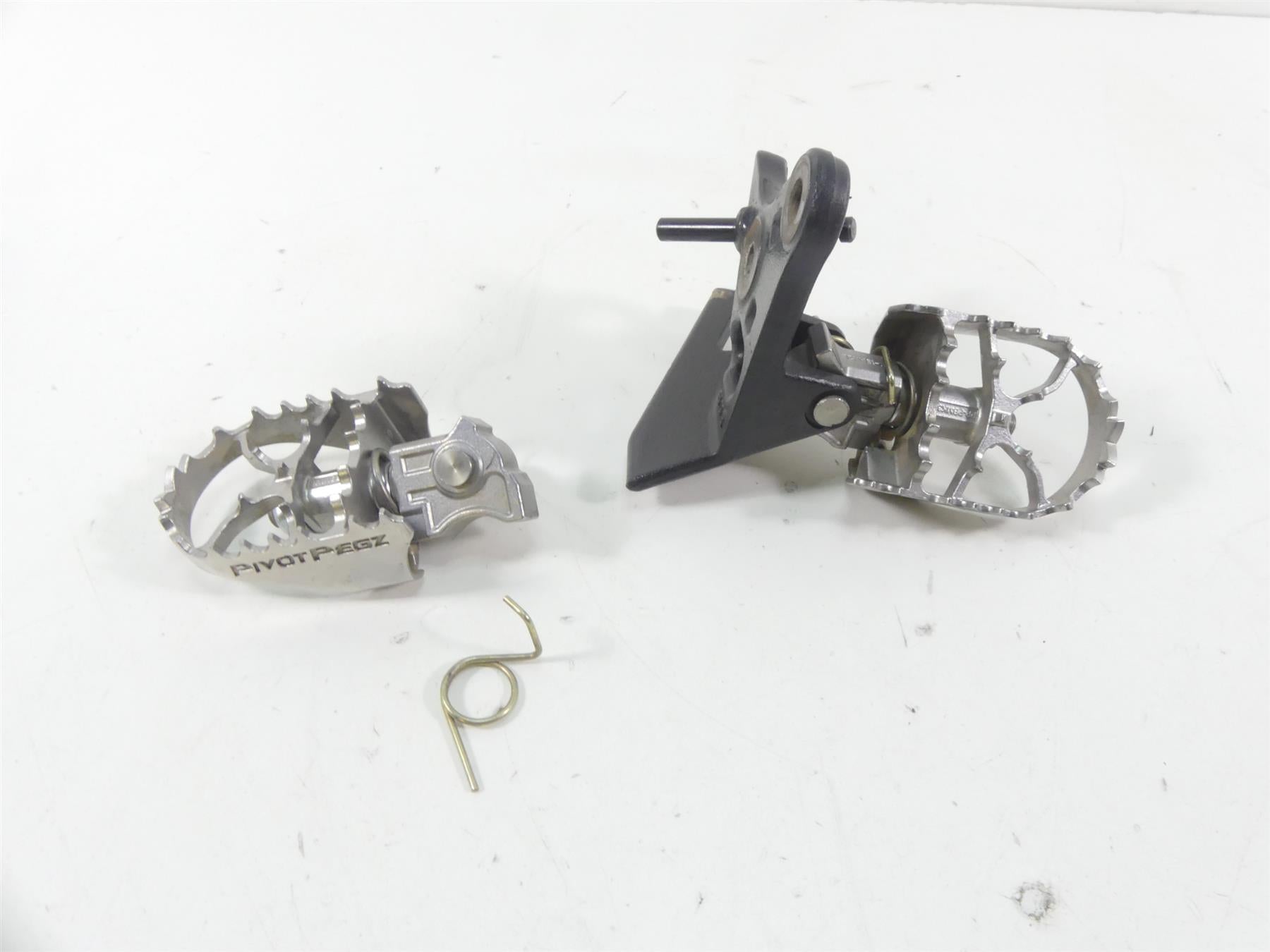 2017 BMW F800GS K72 Front Pivotpegz Footpeg Foot Peg Set PP-13MK2R PP-PBMK3R {{ shop.shopifyCountryName }} - Mototech271