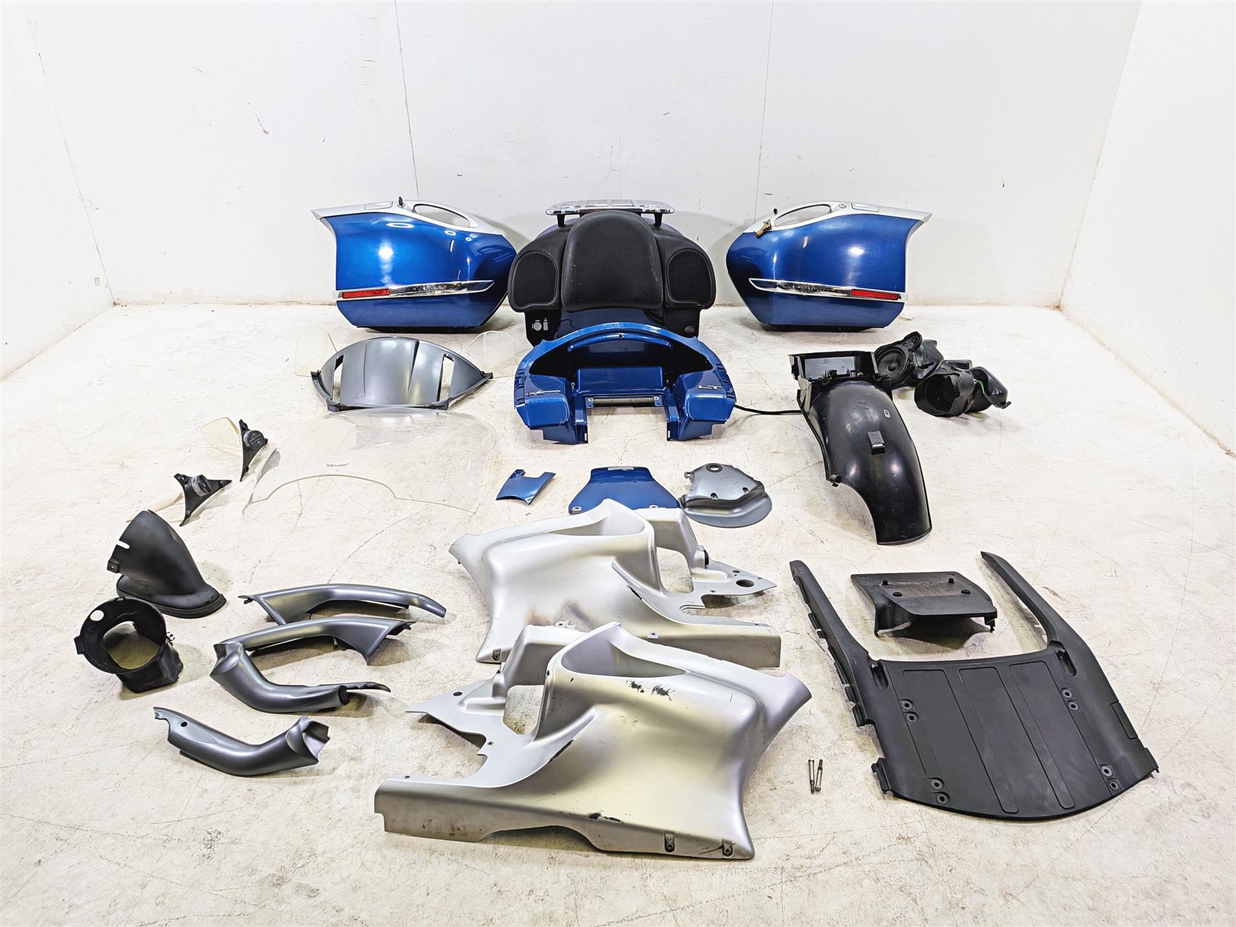 2002 BMW K1200LT 89V3 Fairing Cover Trunk Saddle Bag Speaker Set