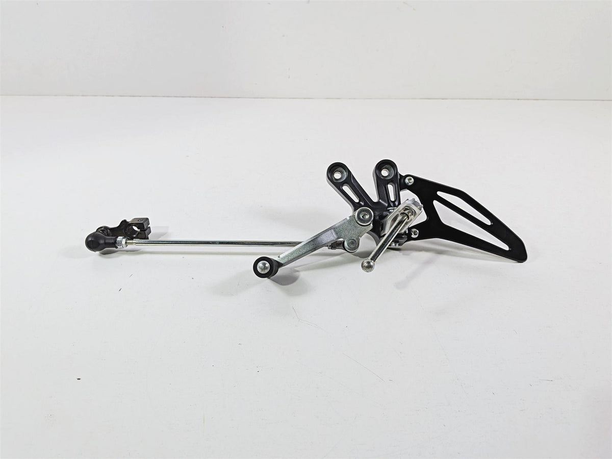 2025 Yamaha YZF R7 Nice Left Front Foot Peg & Shifter BEB-27442-00 BEB-18110-00 {{ shop.shopifyCountryName }} - Mototech271