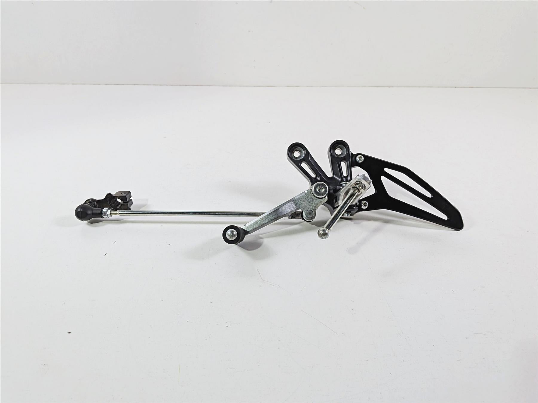 2025 Yamaha YZF R7 Nice Left Front Foot Peg & Shifter BEB-27442-00 BEB-18110-00 {{ shop.shopifyCountryName }} - Mototech271