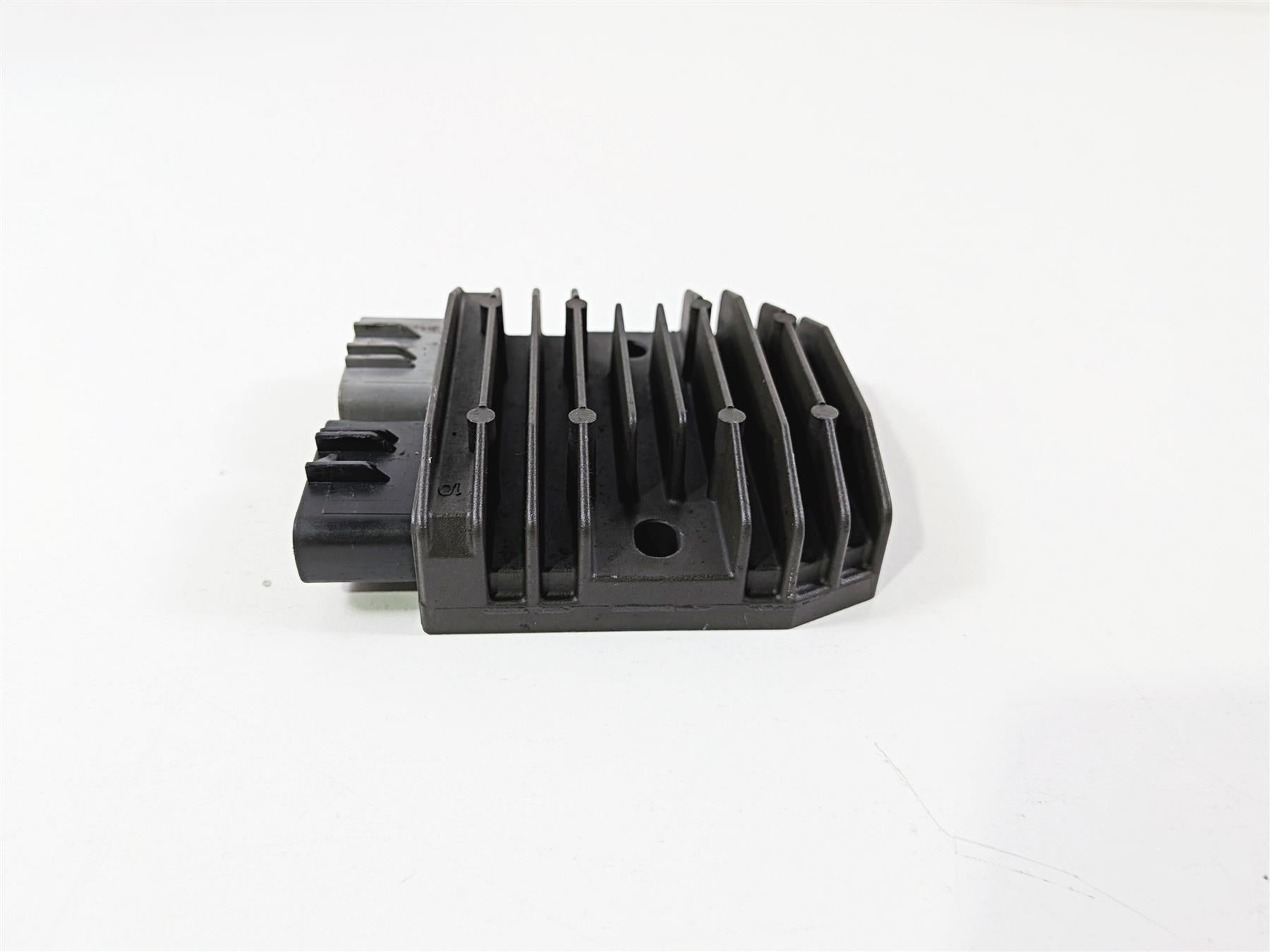 2008 Yamaha YZF R1 RN19 Rectifier Voltage Regulator 1D7-81960-00-00 FH012DA {{ shop.shopifyCountryName }} - Mototech271