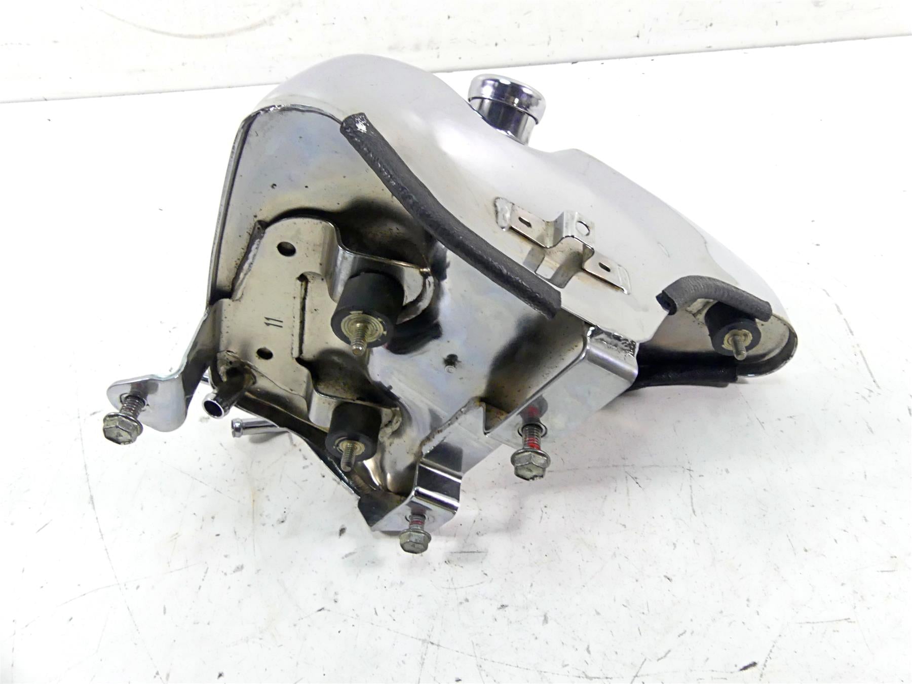 1997 Harley Sportster XL1200 C Chrome Oil Tank & Dipstick Set 62475-97A {{ shop.shopifyCountryName }} - Mototech271