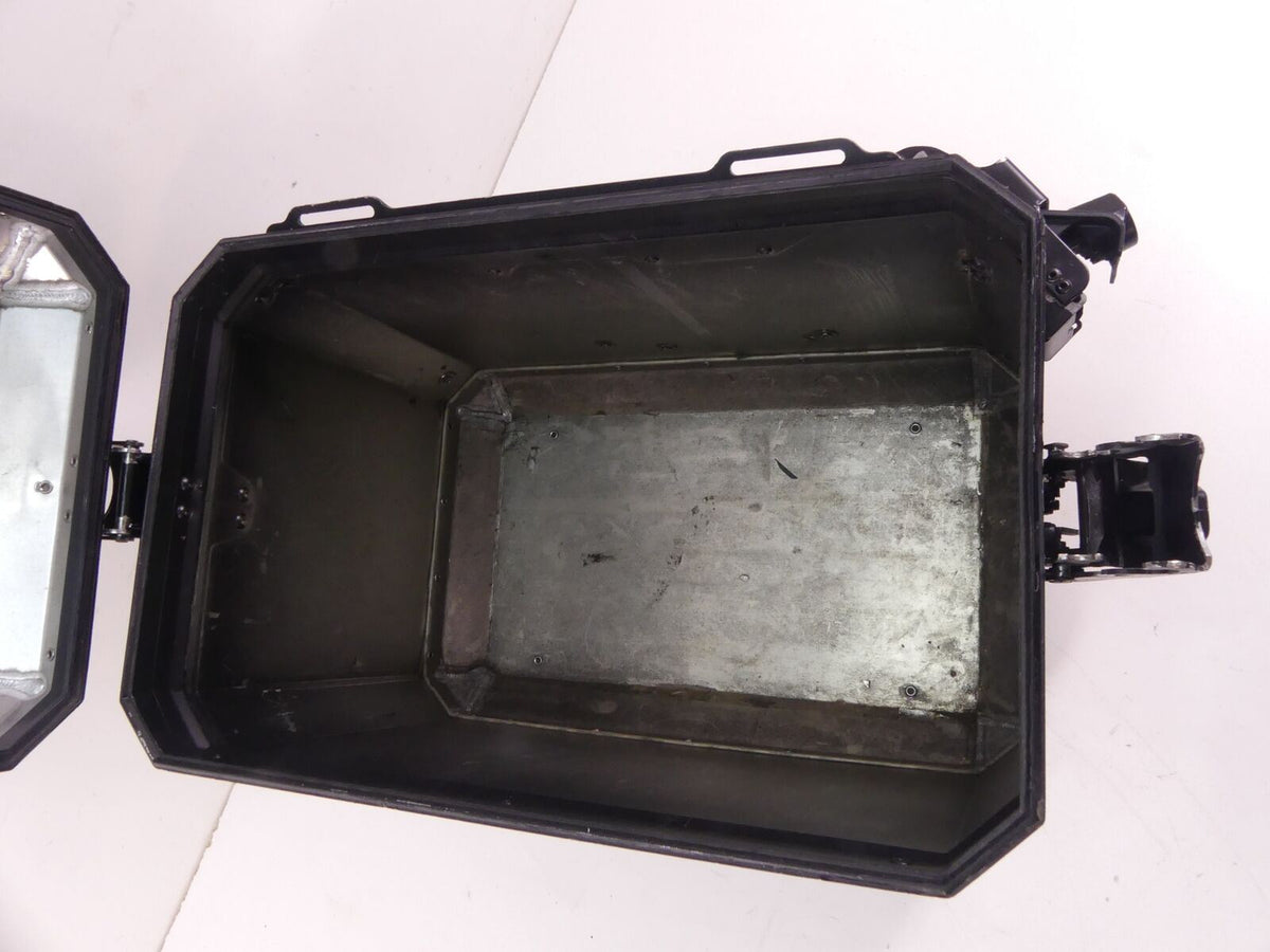 2010 BMW R1200GS Adventure K255 Right Saddlebag Saddle Bag Case 77418566458 {{ shop.shopifyCountryName }} - Mototech271