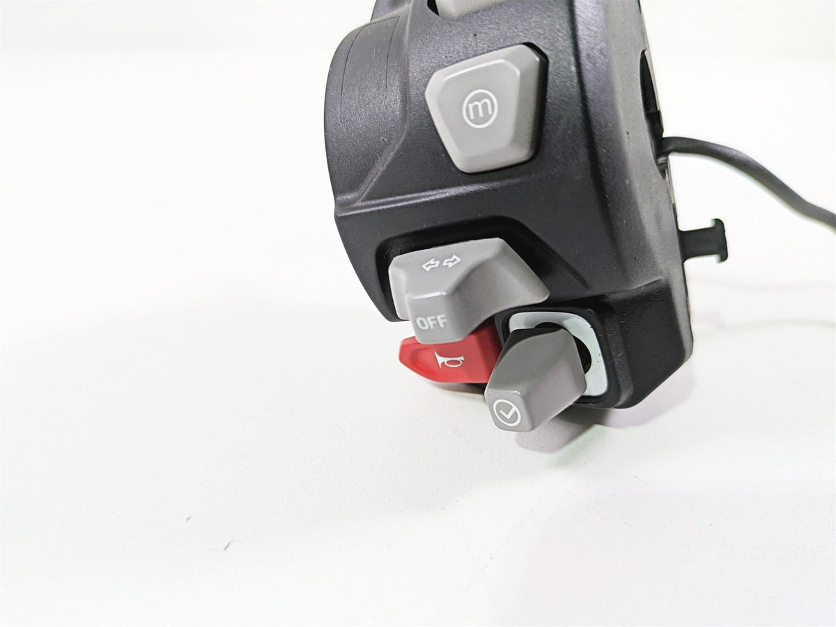 2024 Triumph Tiger 900 GT Left Hand Turn Signal Control Switch T2044782 {{ shop.shopifyCountryName }} - Mototech271