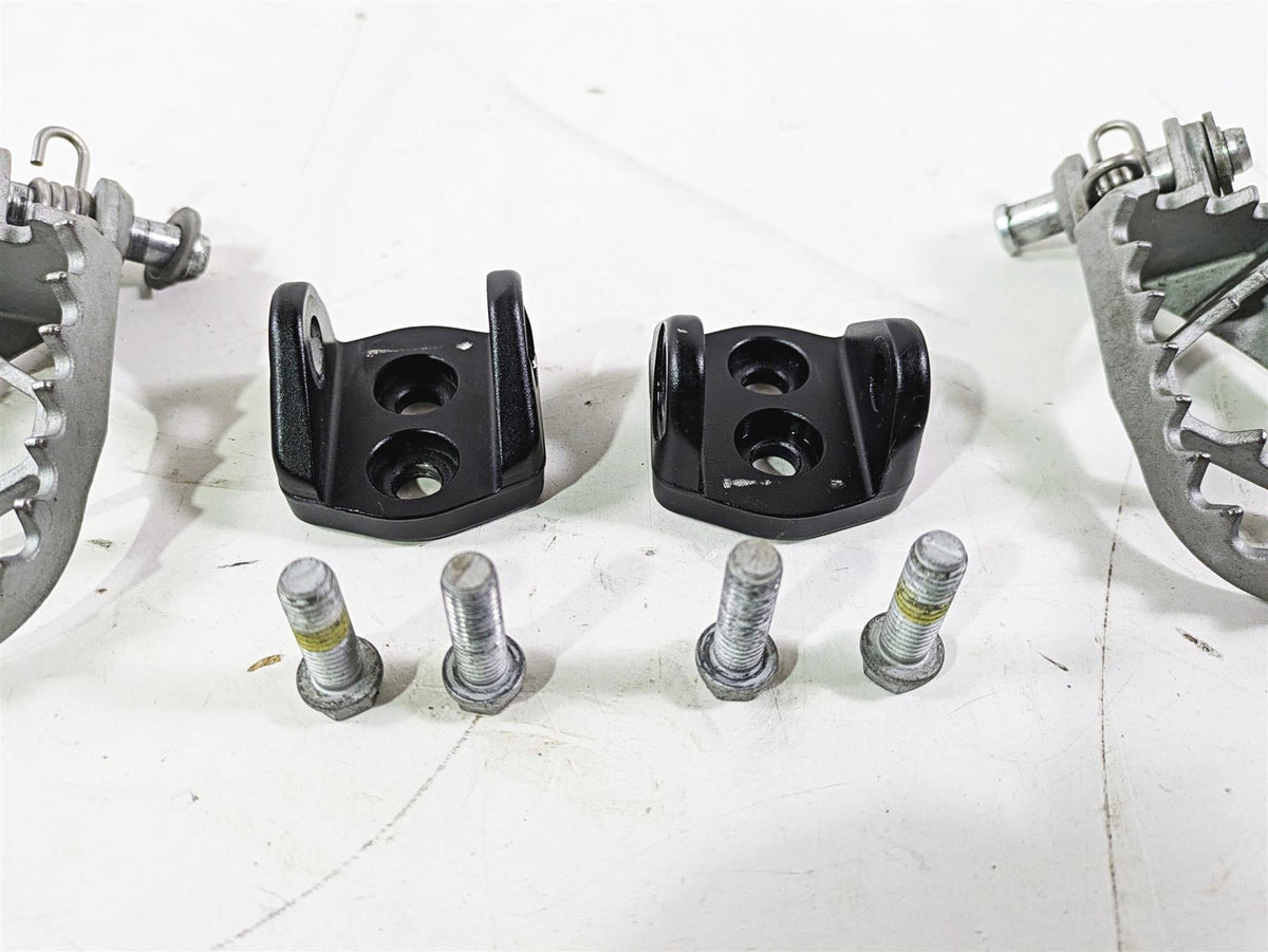 2022 KTM 1290 Super Adventure S Rider Footpeg Set & Clips & Bolts 61903040033 {{ shop.shopifyCountryName }} - Mototech271