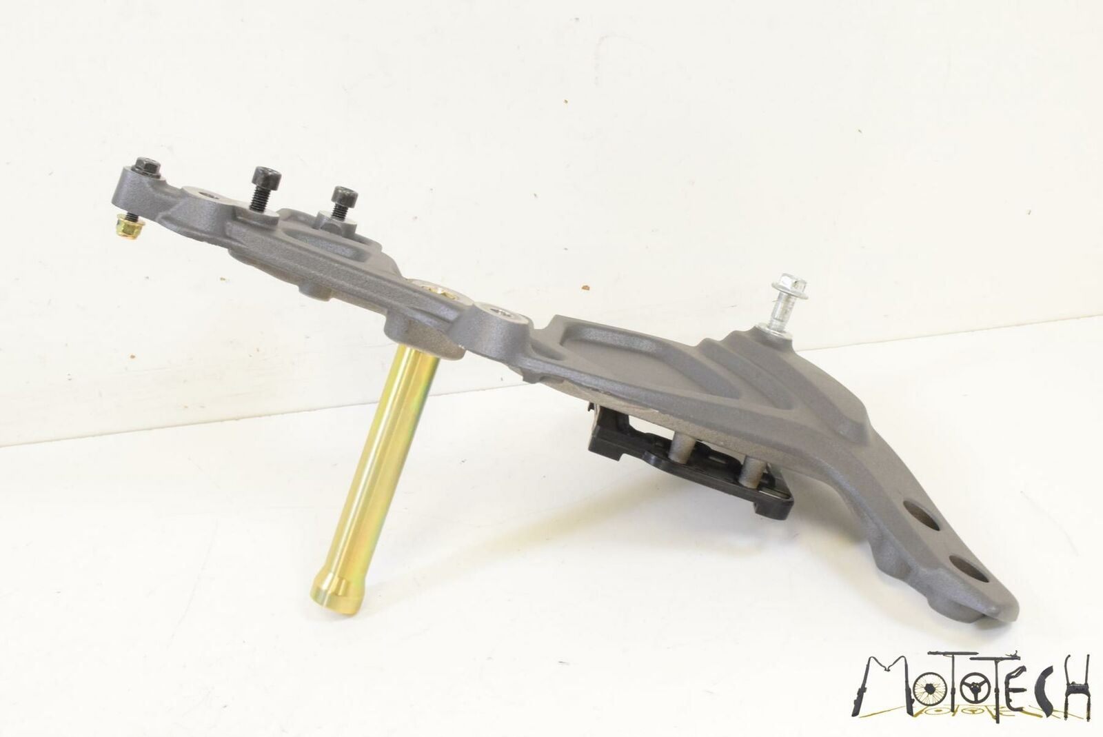 2019 Indian Scout Right Center Frame Plate Bracket 5139625-650 {{ shop.shopifyCountryName }} - Mototech271